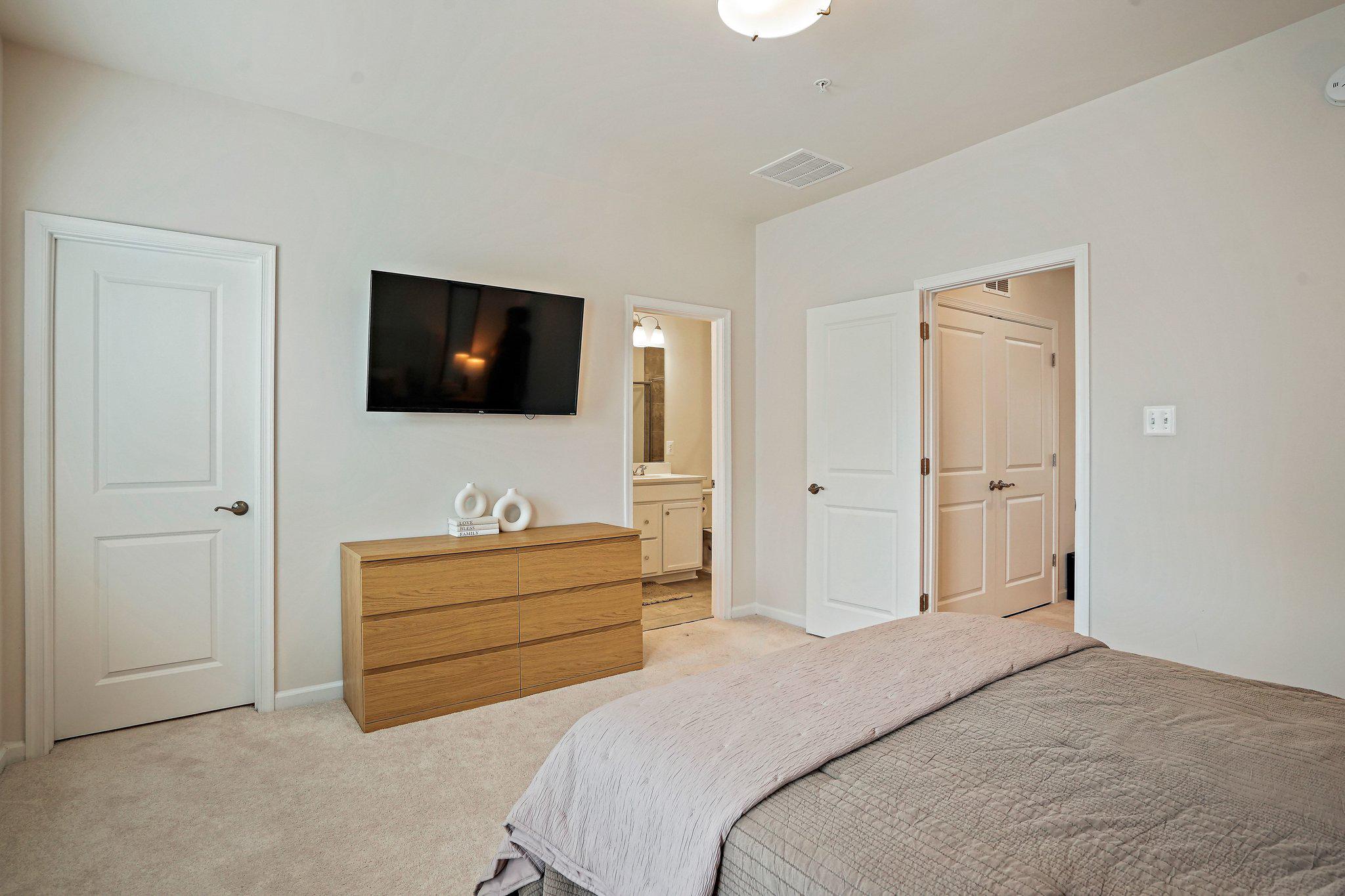 GATEWAY WEST - Residential