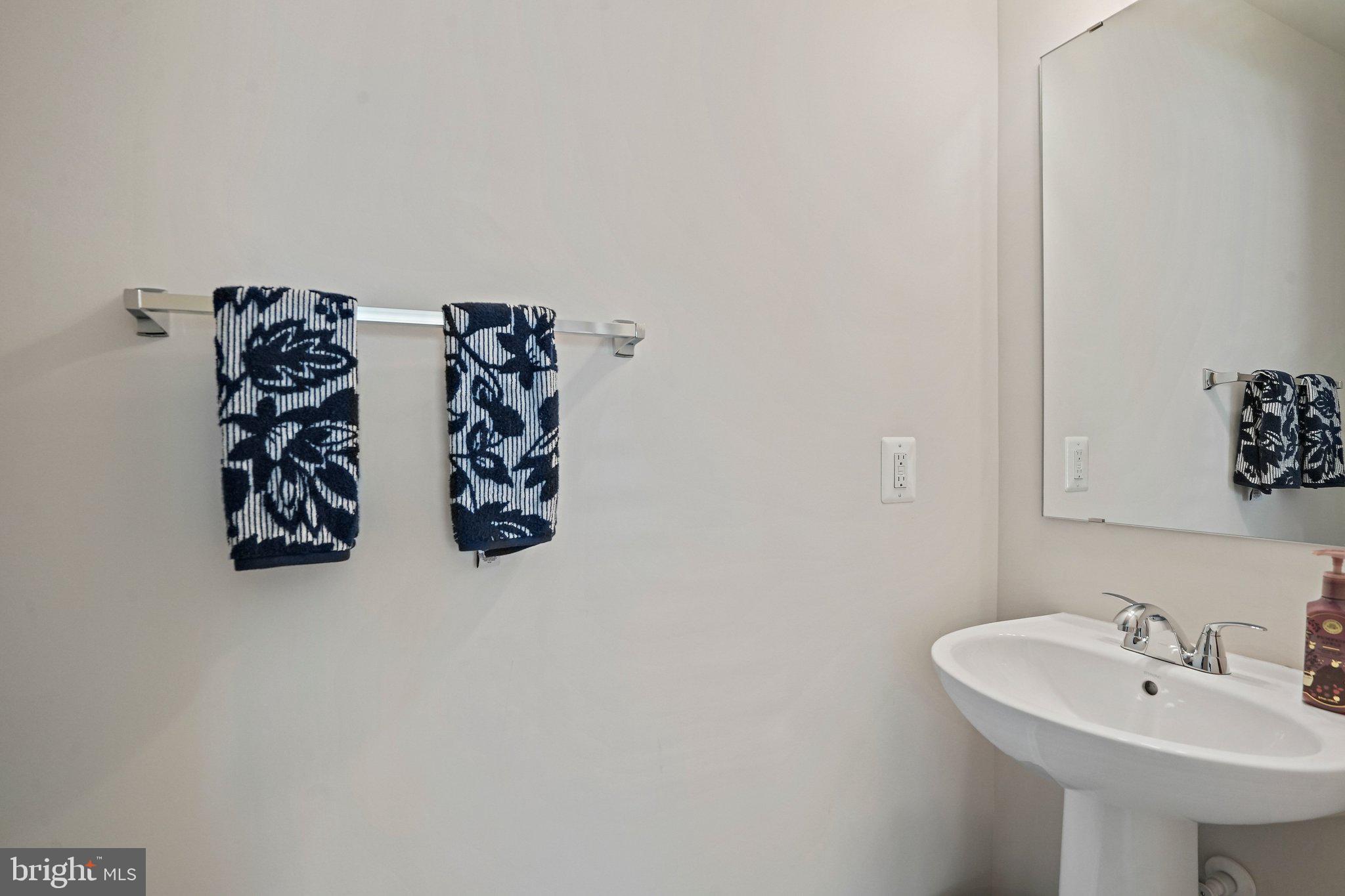 GATEWAY WEST - Residential