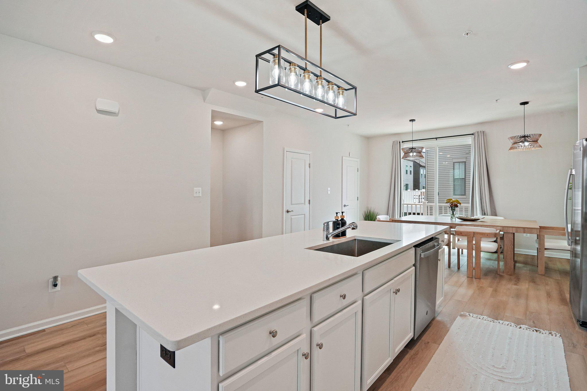 GATEWAY WEST - Residential