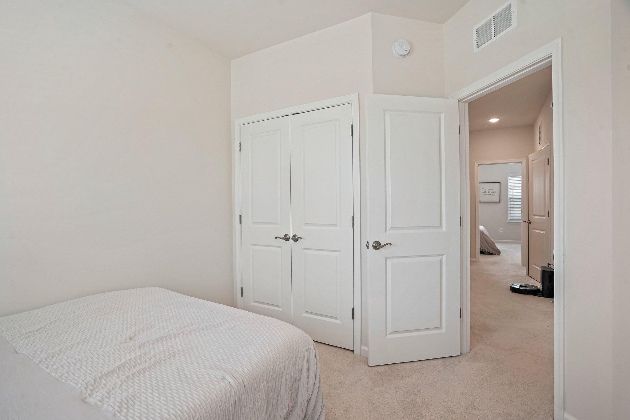 GATEWAY WEST - Residential