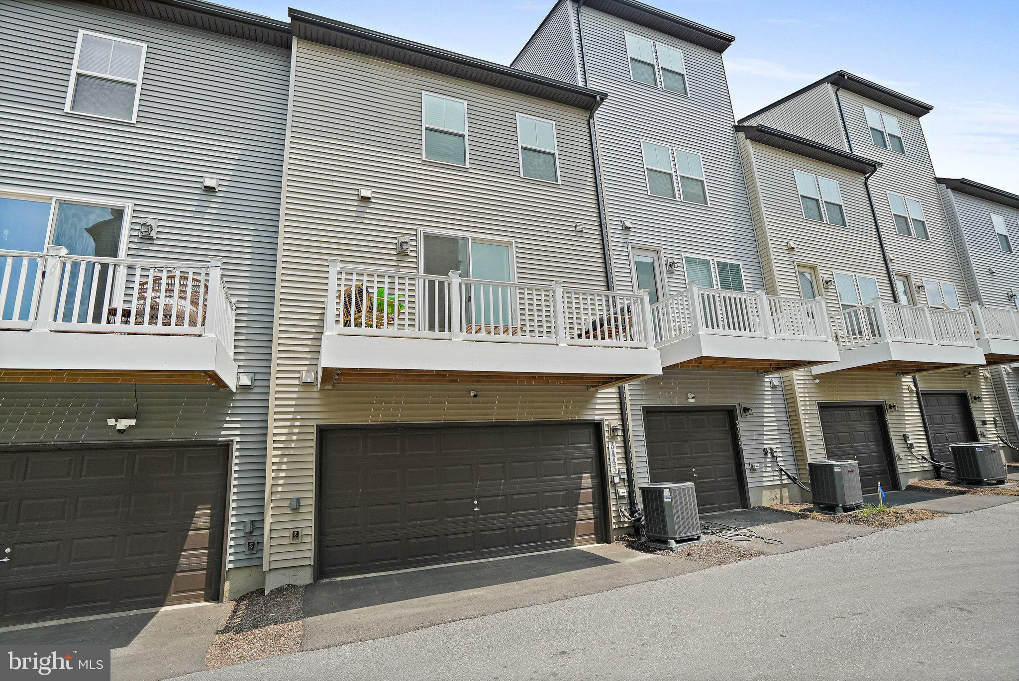 GATEWAY WEST - Residential