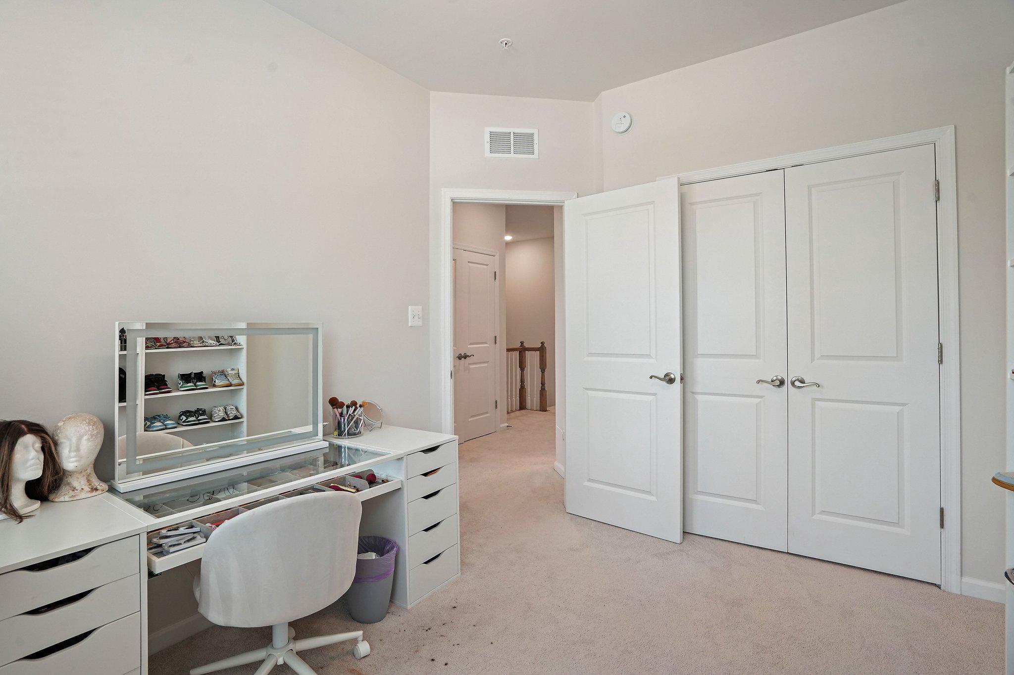 GATEWAY WEST - Residential