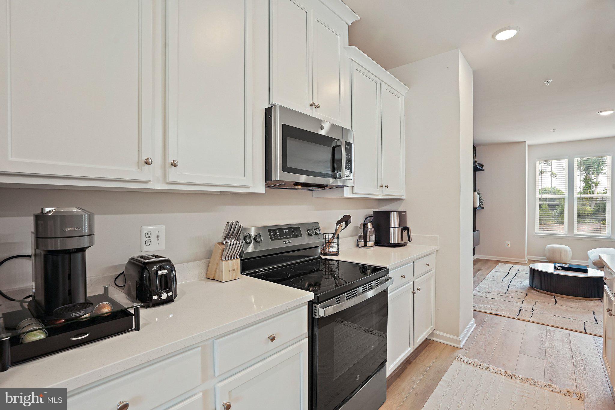 GATEWAY WEST - Residential