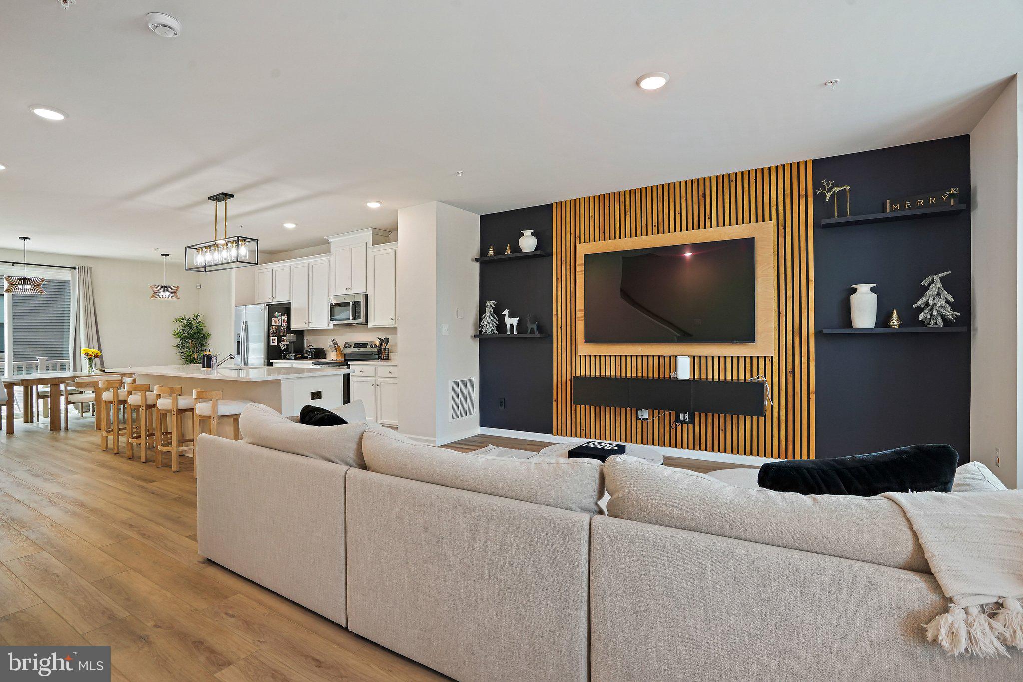 GATEWAY WEST - Residential