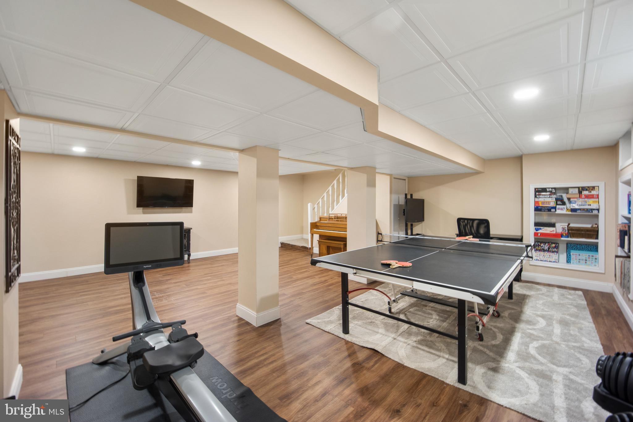 NEWTOWN PL - Residential