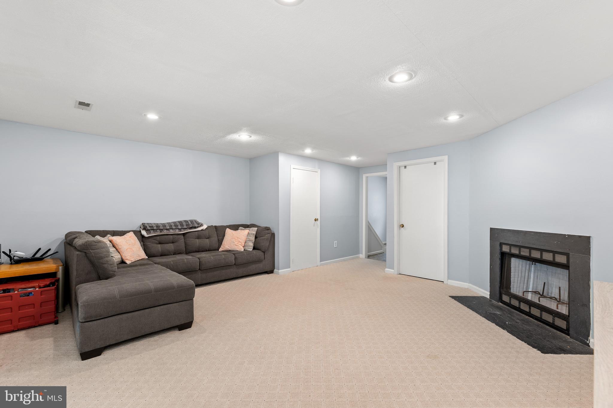 SINGLETONS GROVE - Residential Lease
