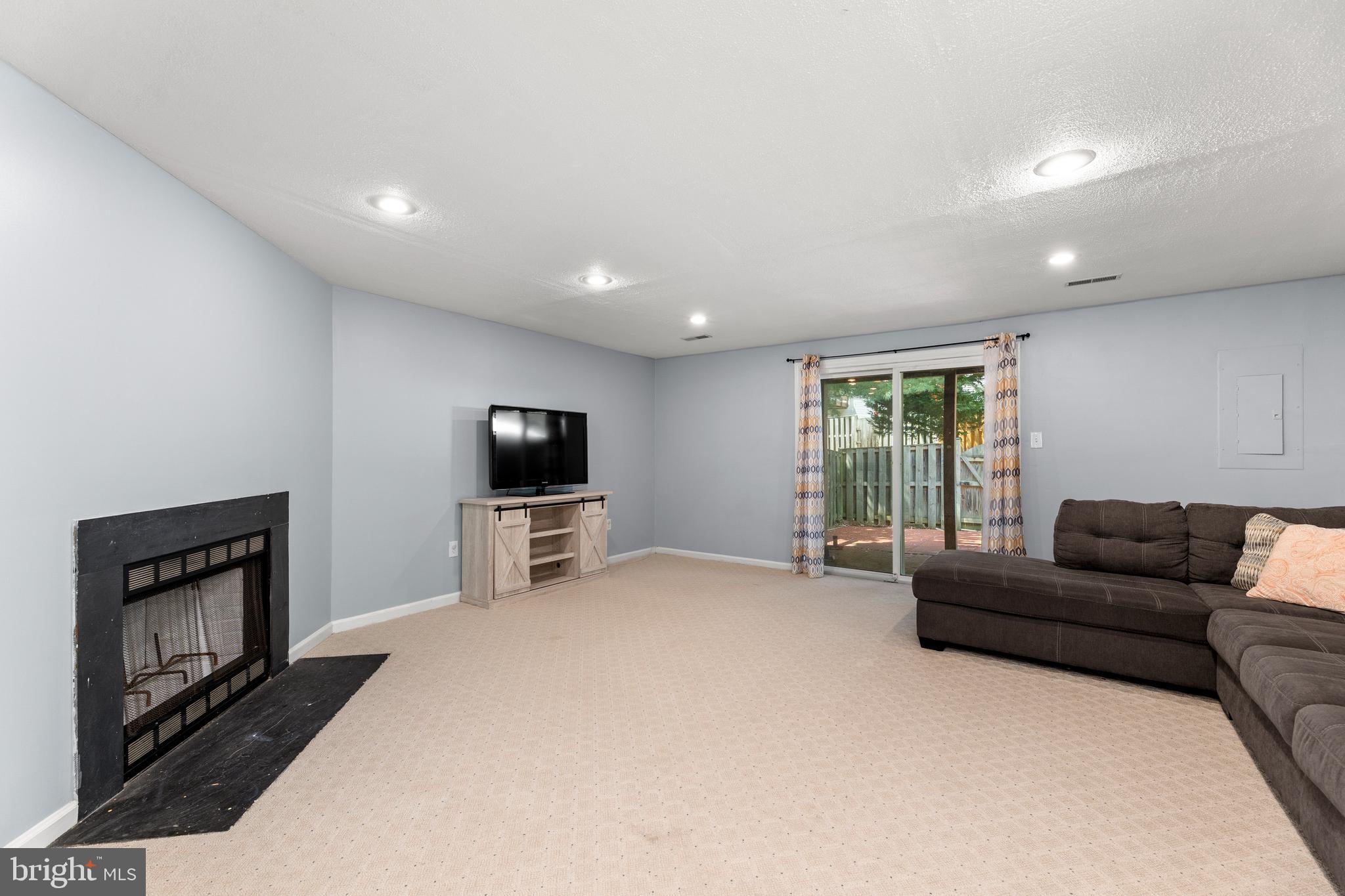 SINGLETONS GROVE - Residential Lease