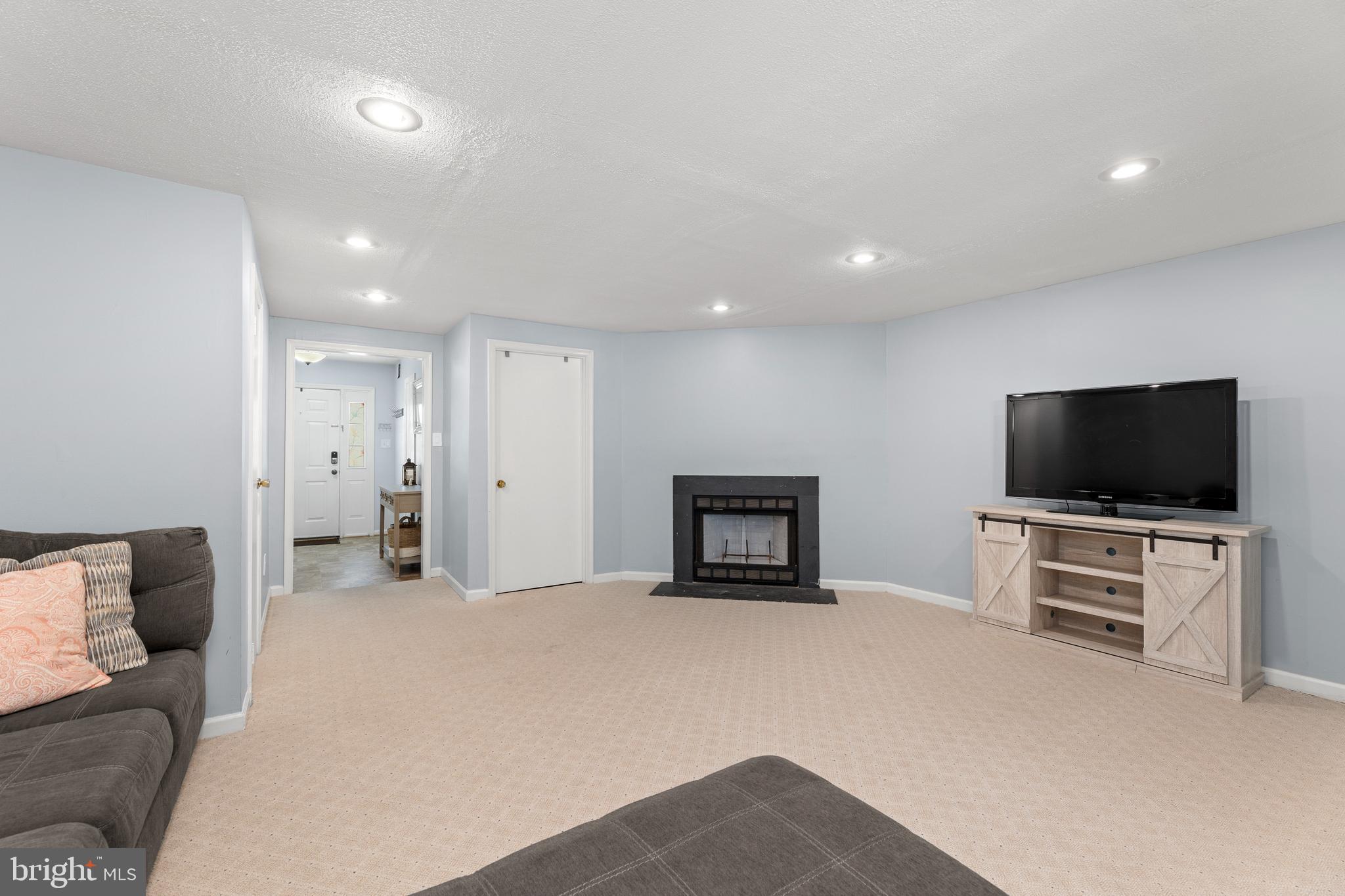 SINGLETONS GROVE - Residential Lease