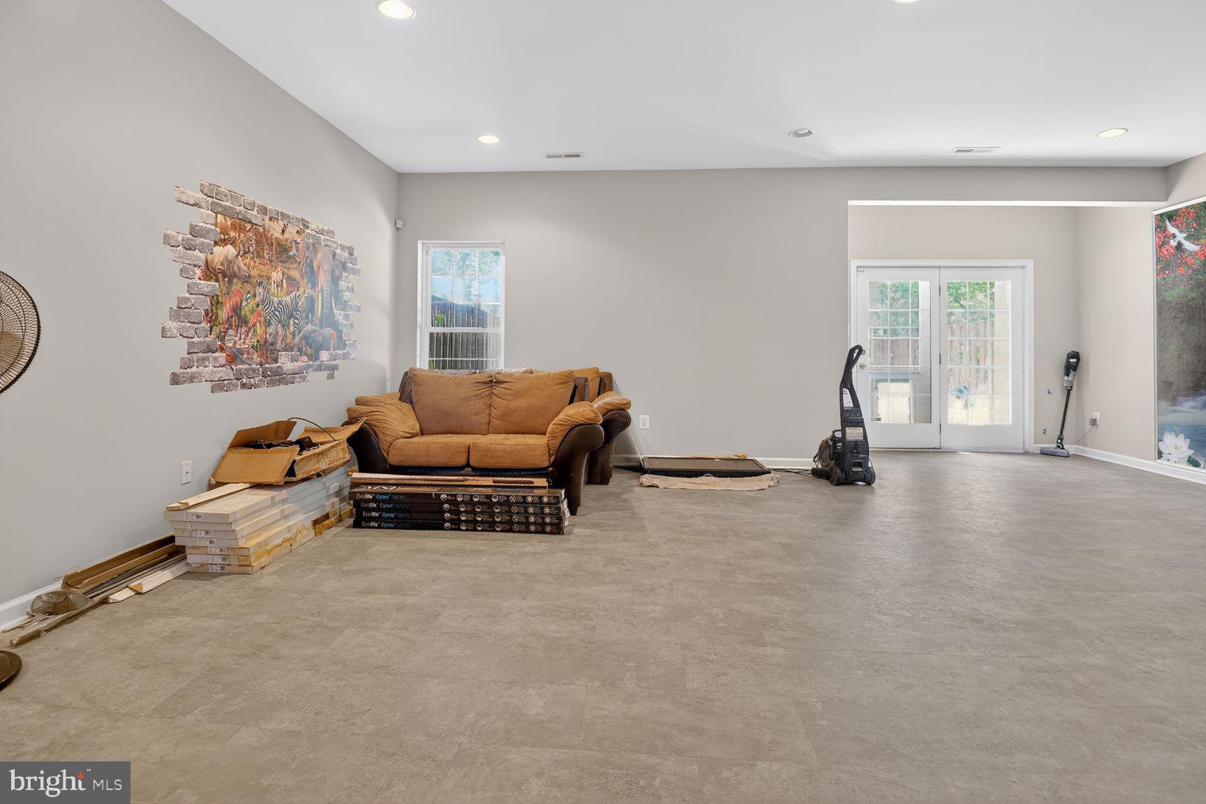 SOUTH RIDING - Residential
