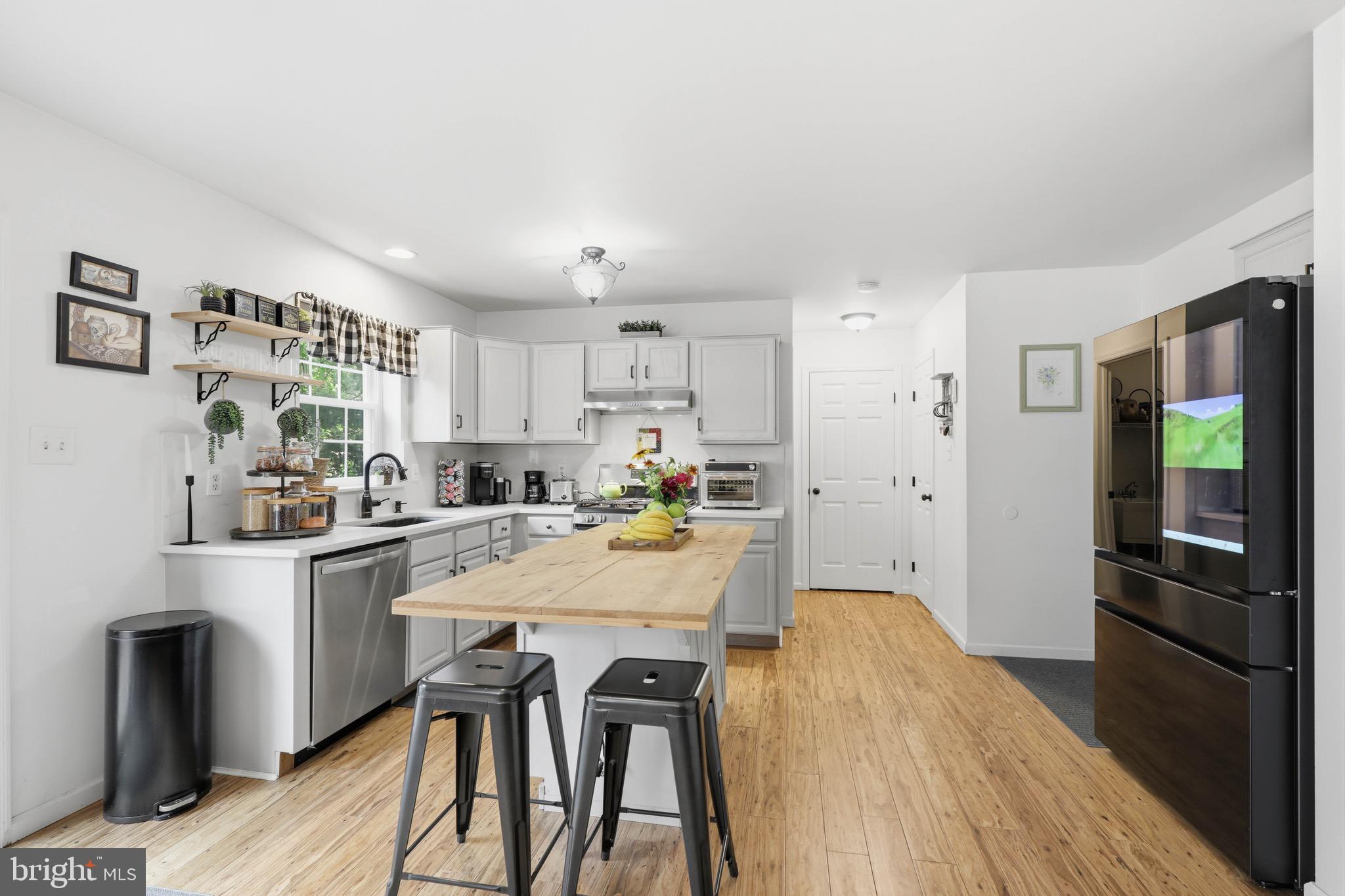 NEWPORT SQUARE - Residential