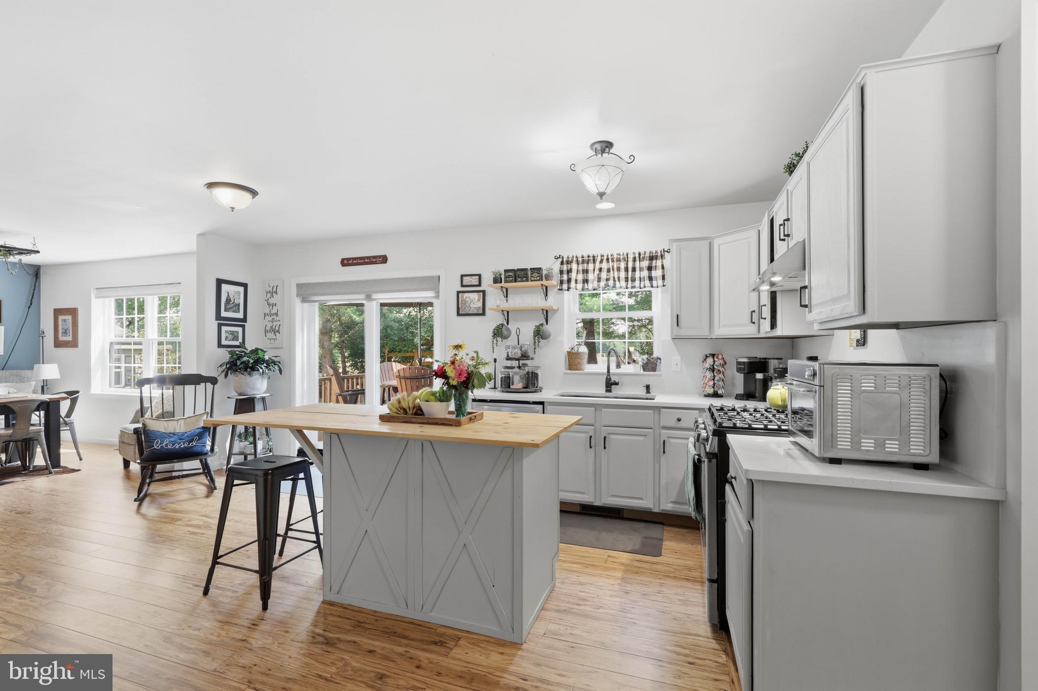 NEWPORT SQUARE - Residential