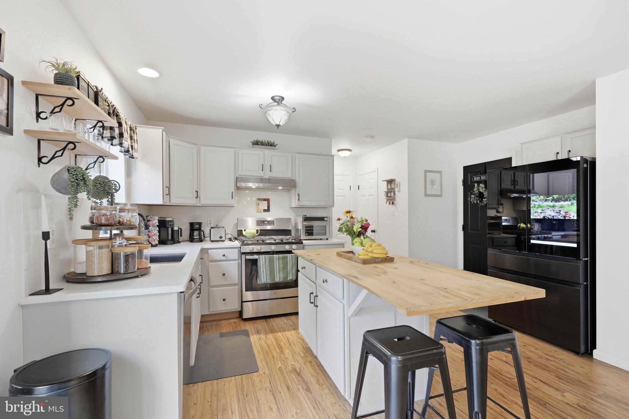 NEWPORT SQUARE - Residential