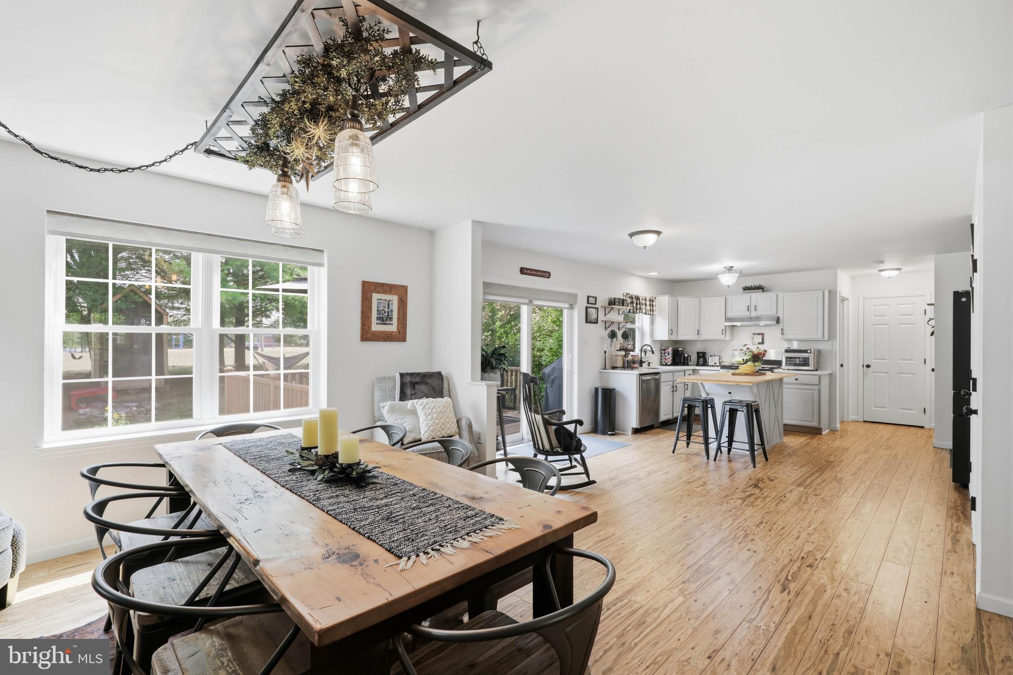 NEWPORT SQUARE - Residential