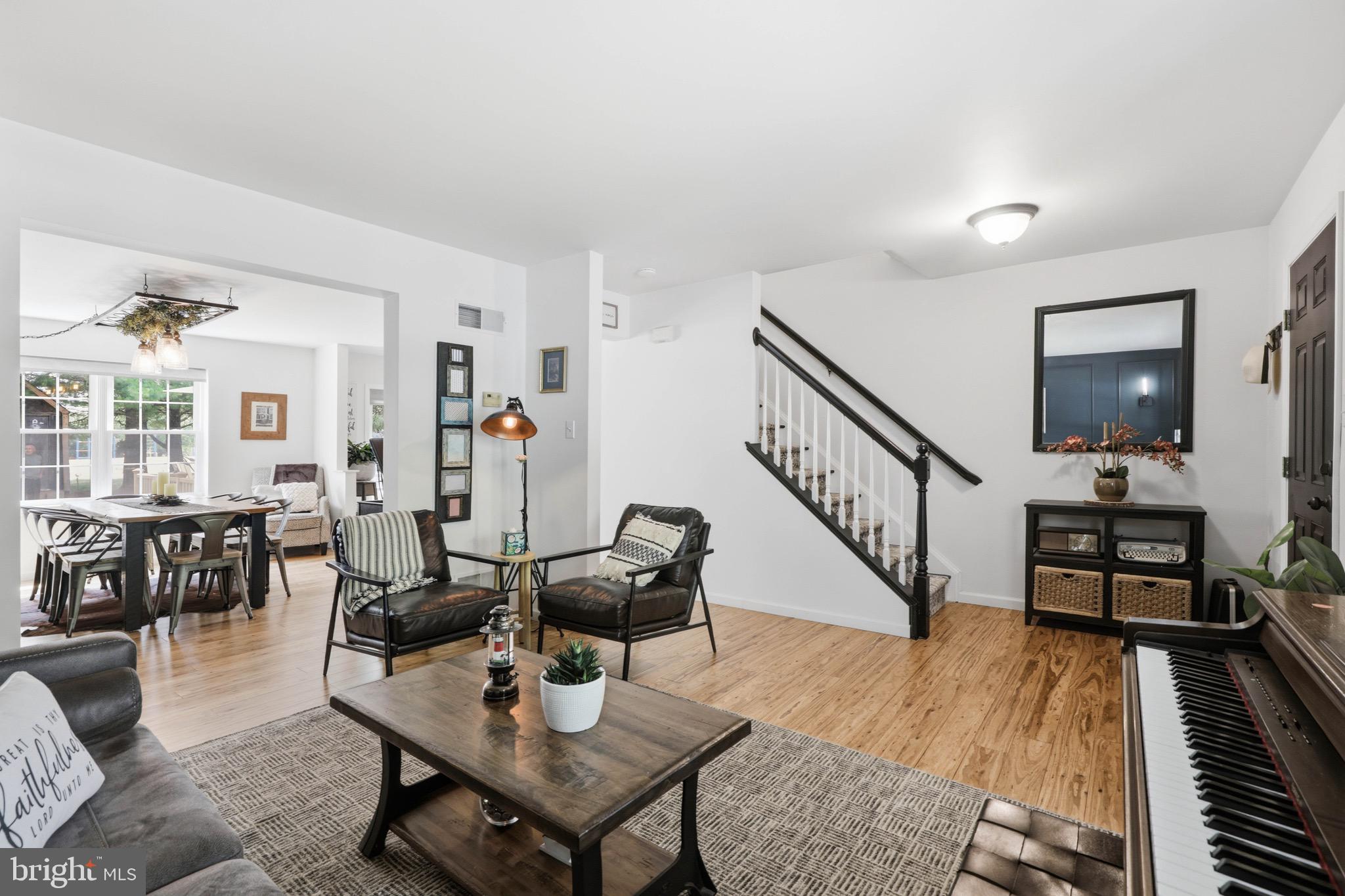 NEWPORT SQUARE - Residential