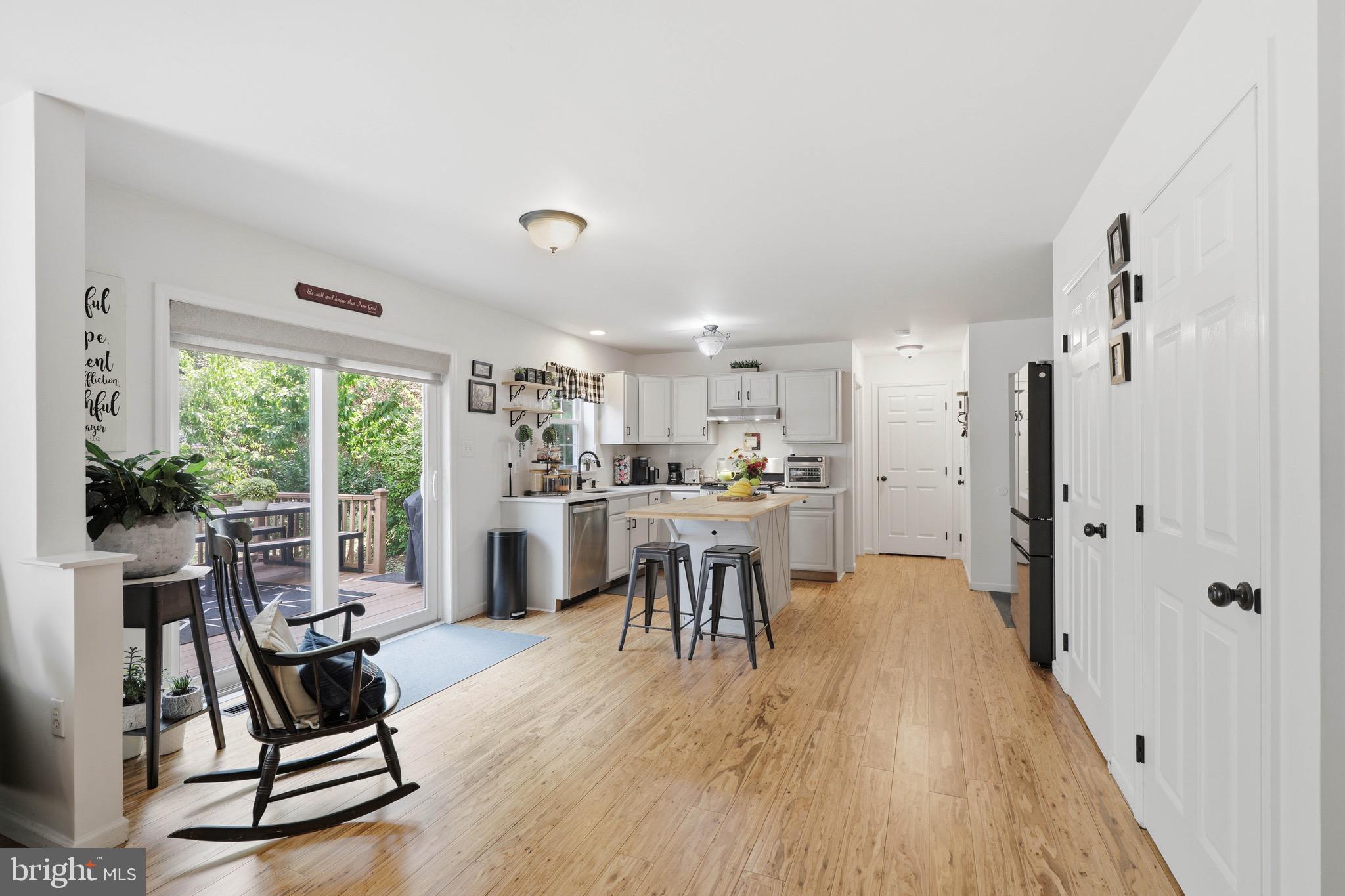 NEWPORT SQUARE - Residential