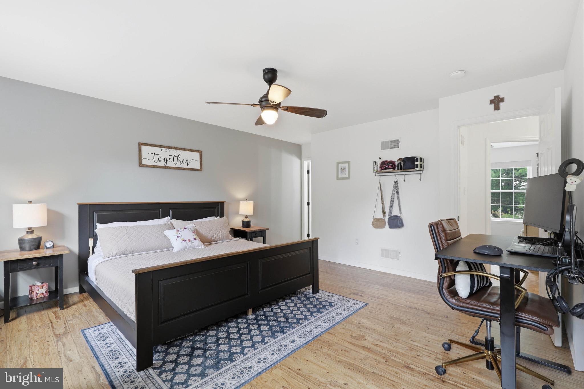 NEWPORT SQUARE - Residential