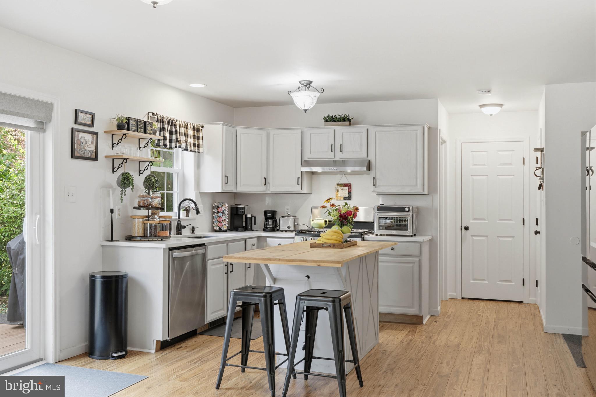 NEWPORT SQUARE - Residential
