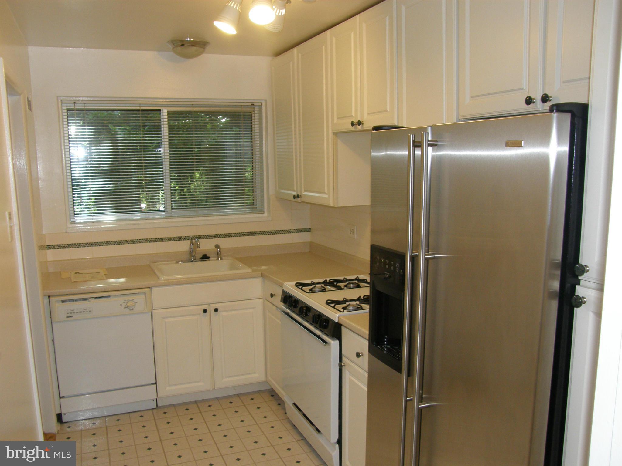 PARKSIDE CONDOMINIUMS - Residential Lease