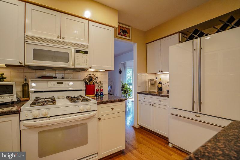 BREYER WOODS - Residential