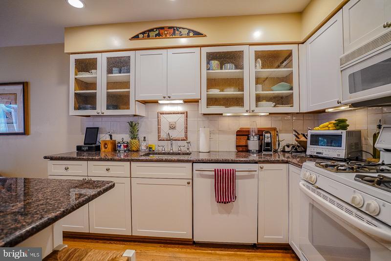 BREYER WOODS - Residential