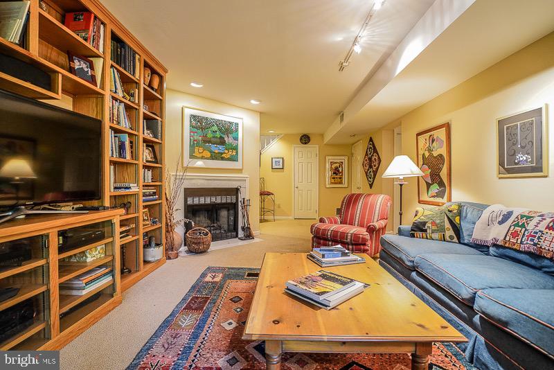 BREYER WOODS - Residential