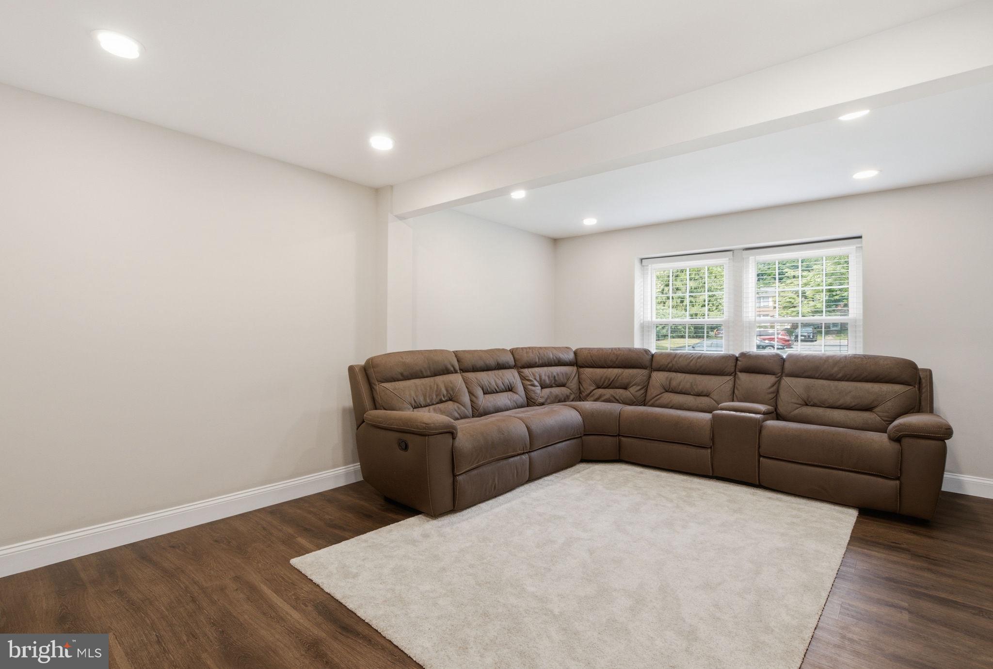 DAMASCUS MANOR - Residential