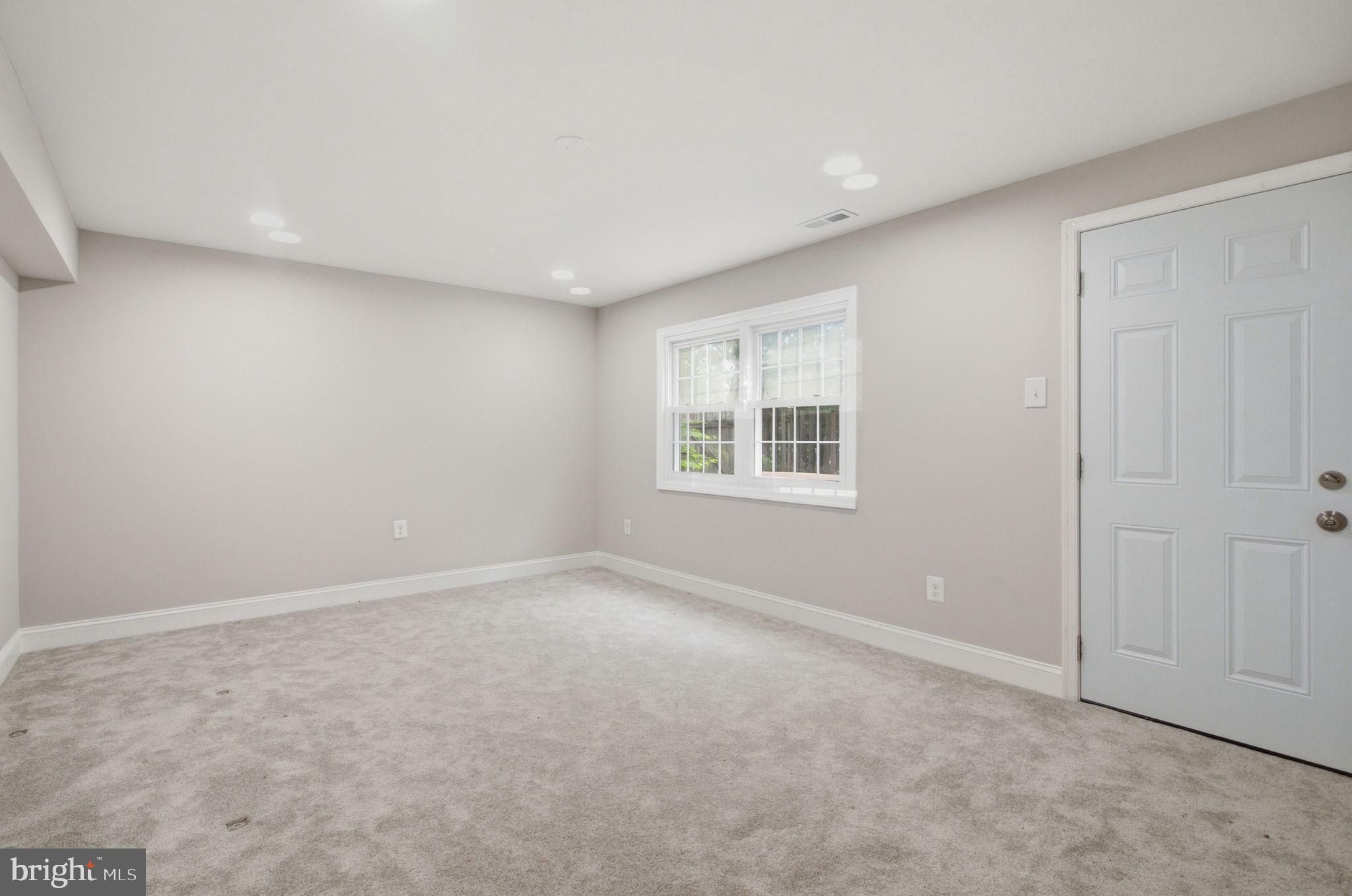 DAMASCUS MANOR - Residential