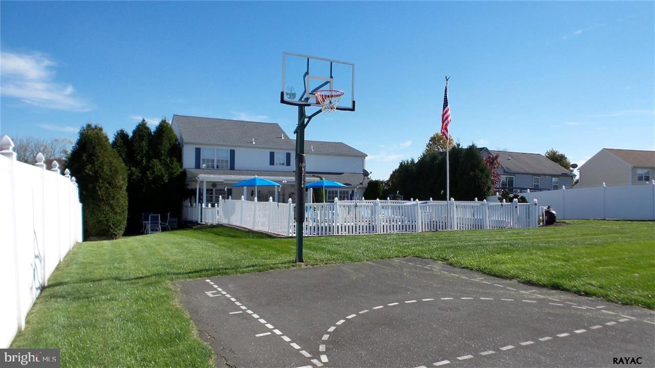 MARBROOKE - Residential