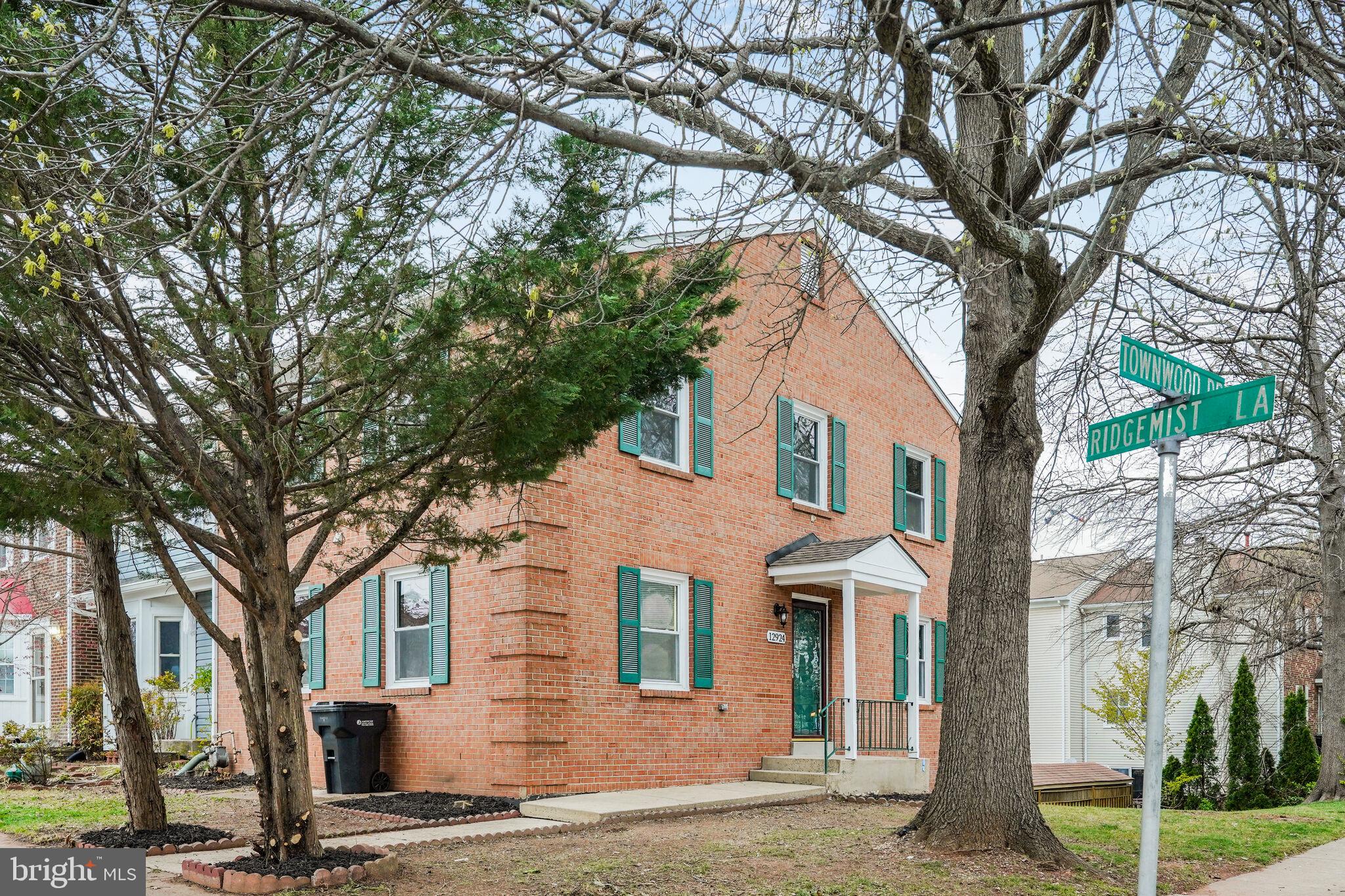 Stunning End-Unit Townhome with Single-Family Feel! Excellent location, close to what matters.
Welcome to this beautifully renovated large end-unit townhome featuring a private side entrance. Step inside to discover a modern transformation, complete with a brand-new roof, three and a half luxurious all new bathrooms, two fireplaces, den in basement, and a gourmet kitchen boasting new cabinetry and sleek stainless steel appliances.
Enjoy stylish new flooring and fresh, contemporary paint throughout. With its spacious layout, natural light from three sides, and upscale finishes, this home is truly move-in ready.
Second chance at this beautiful home, back to active due to no fault of the seller.