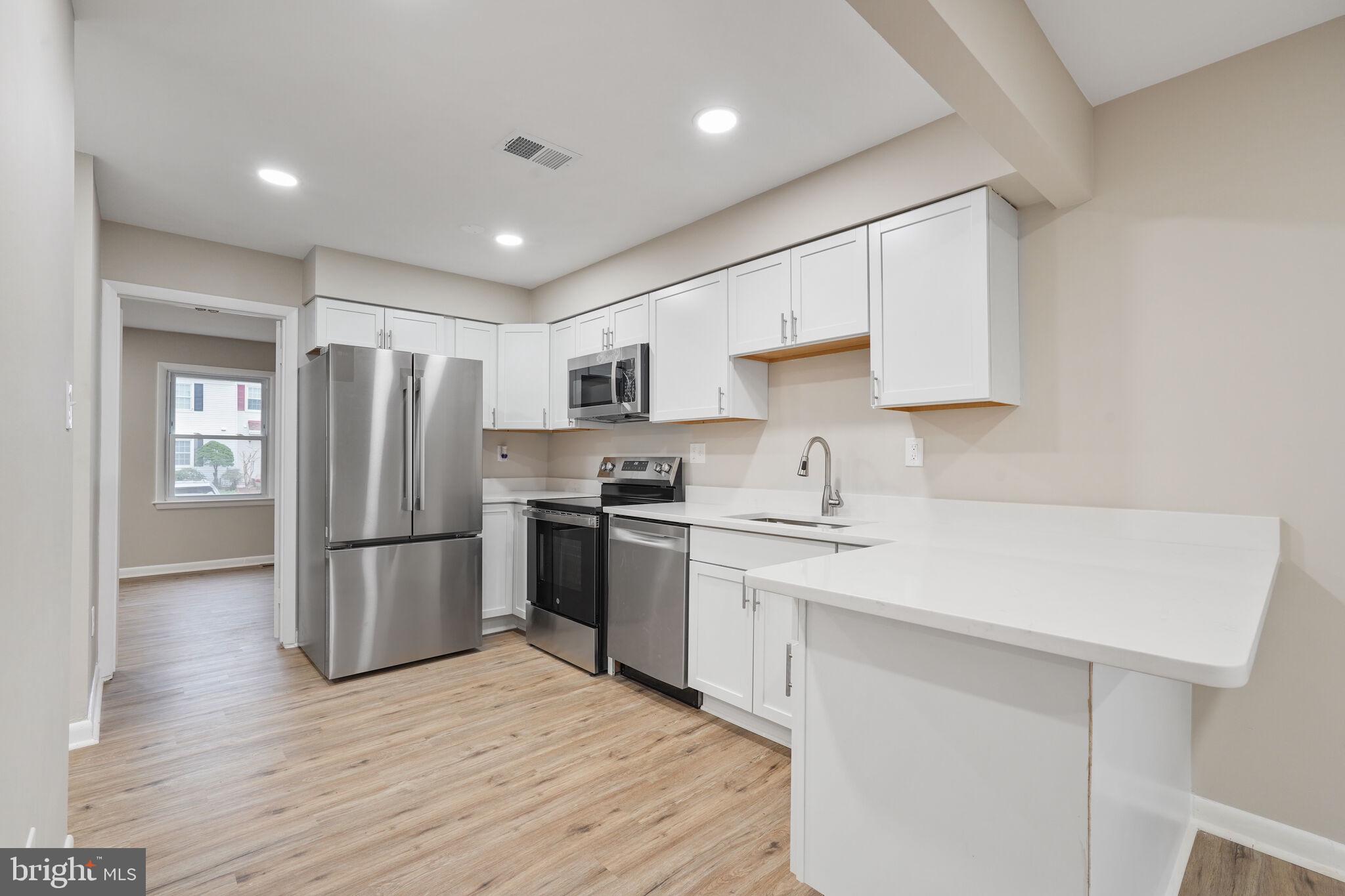 TOWNES OF GREENBRIAR - Residential