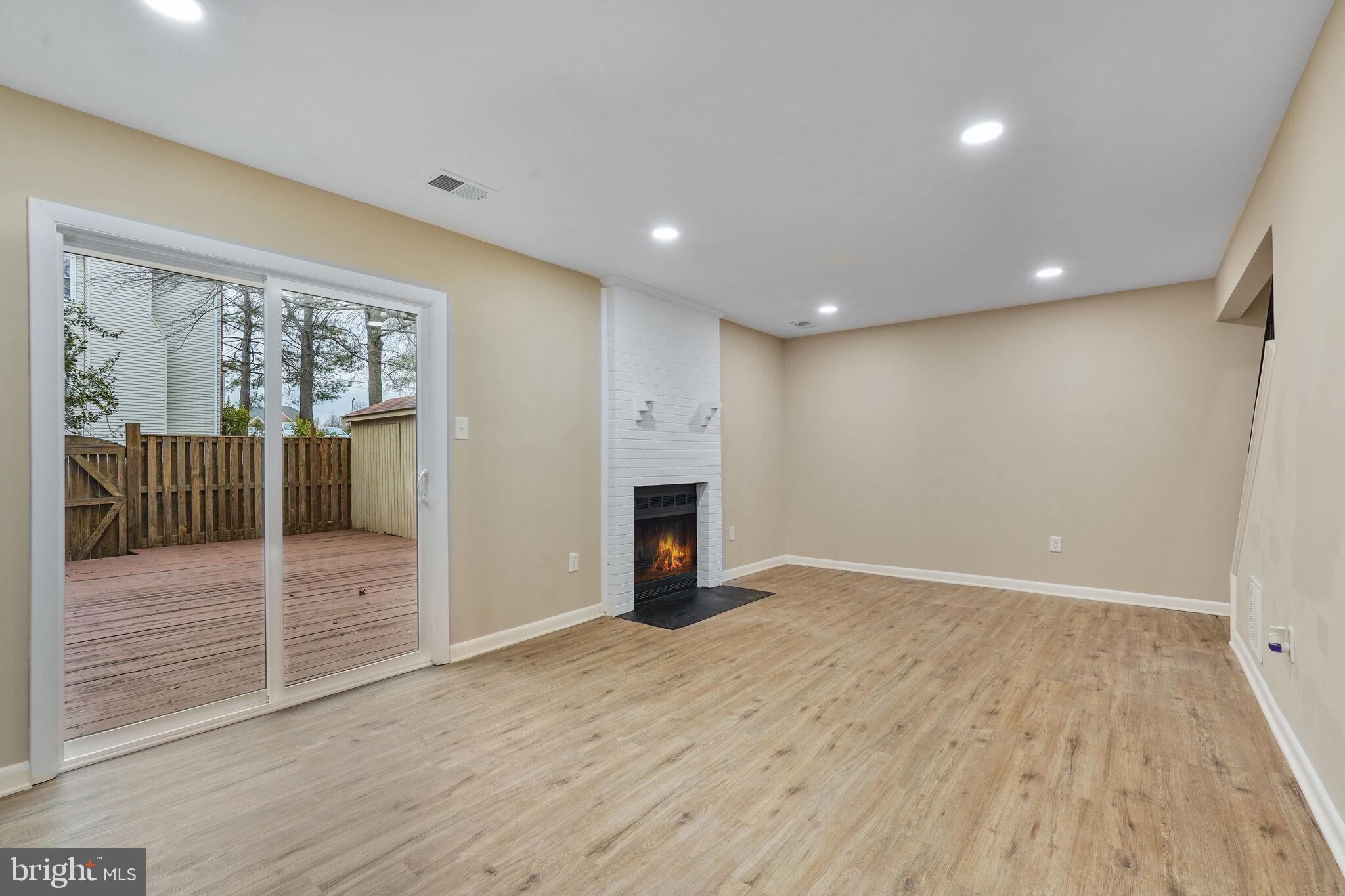 TOWNES OF GREENBRIAR - Residential