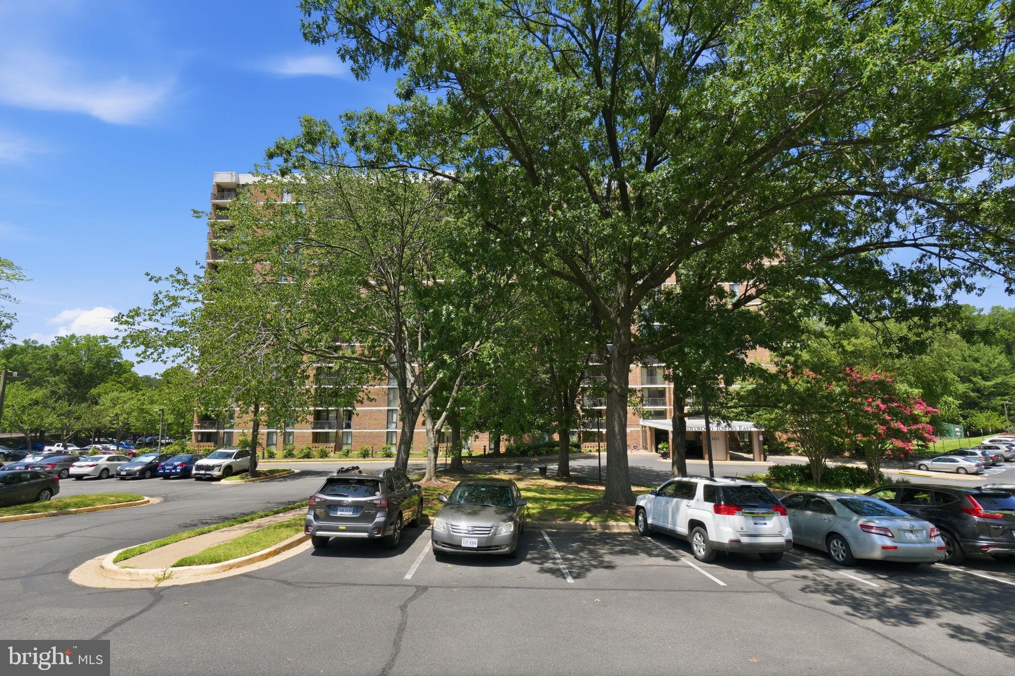 IDYLWOOD TOWERS - Residential