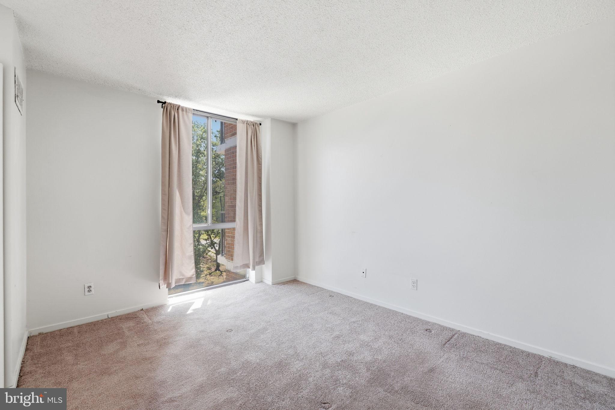 IDYLWOOD TOWERS - Residential