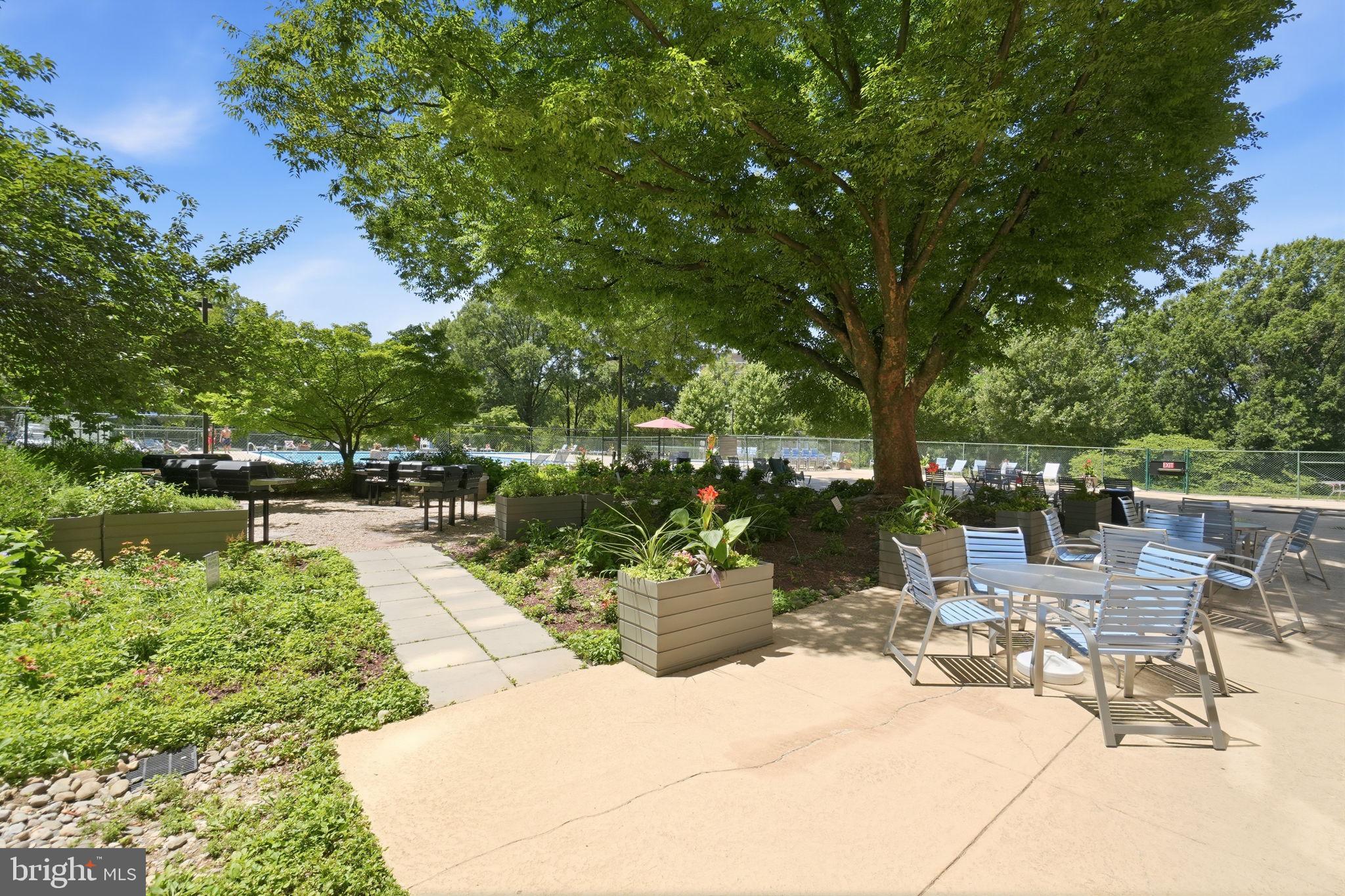 IDYLWOOD TOWERS - Residential