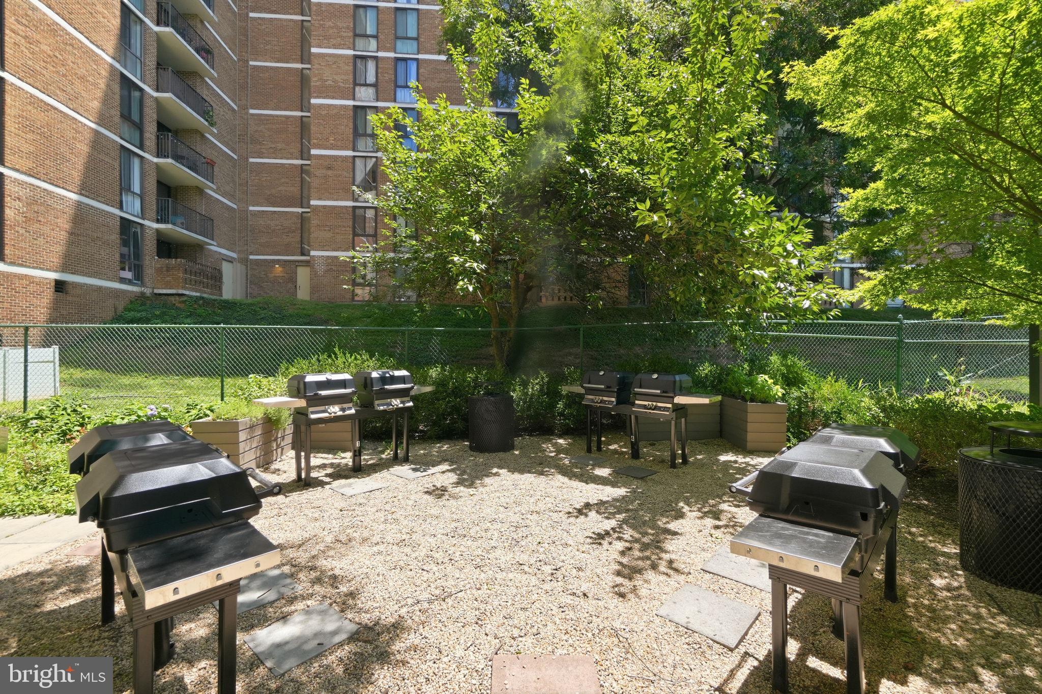 IDYLWOOD TOWERS - Residential