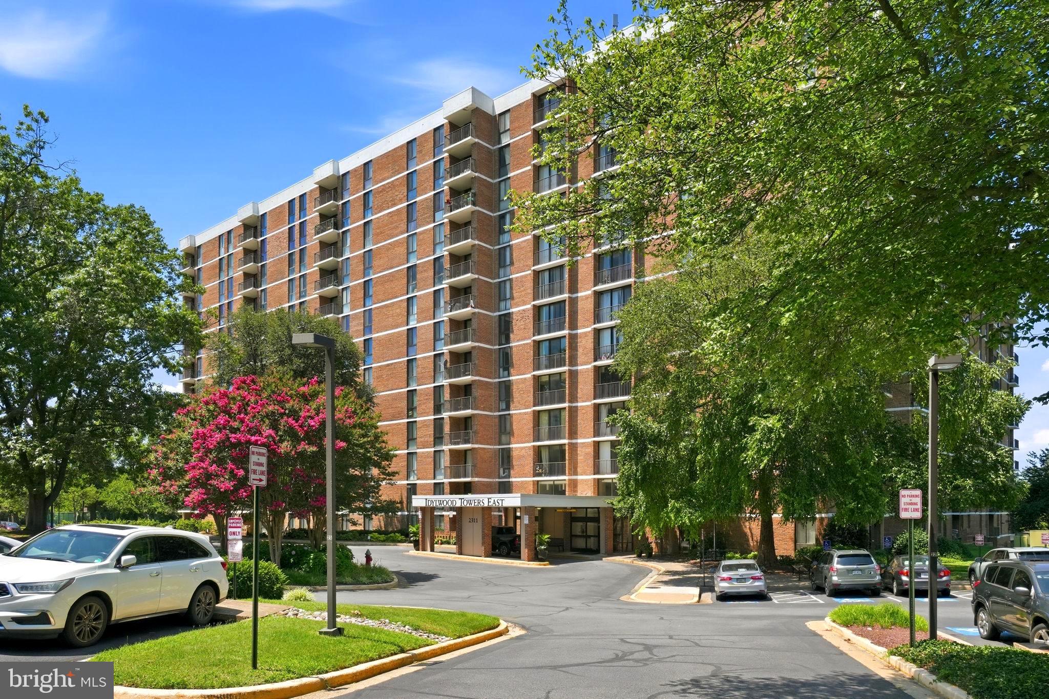 IDYLWOOD TOWERS - Residential