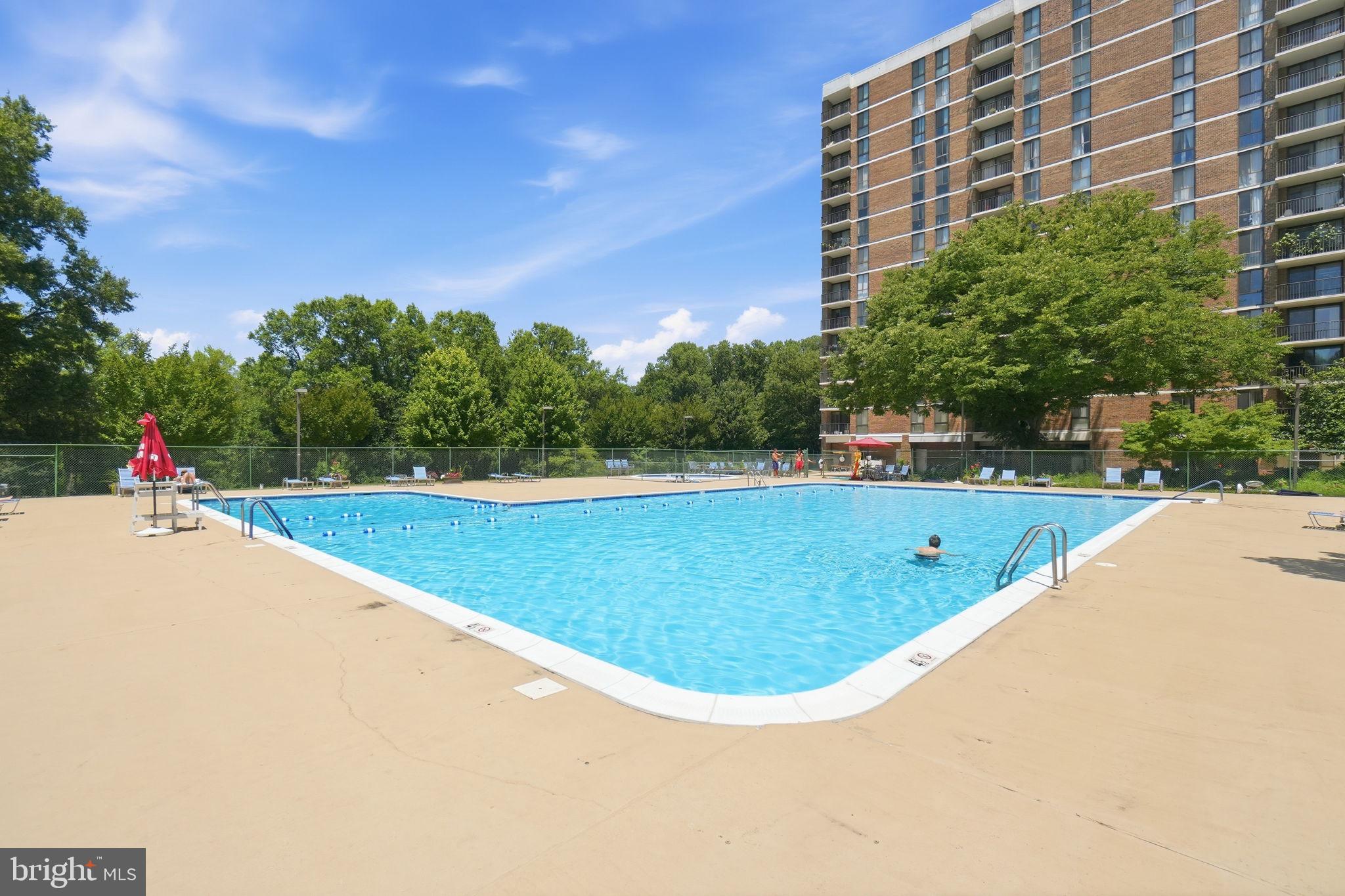 IDYLWOOD TOWERS - Residential