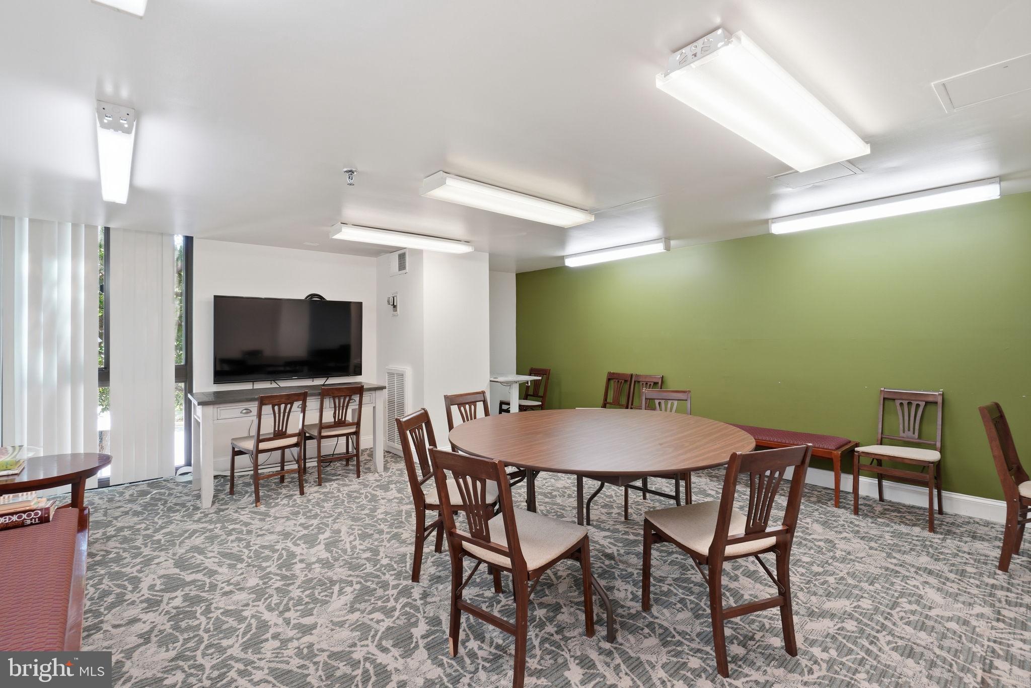 IDYLWOOD TOWERS - Residential
