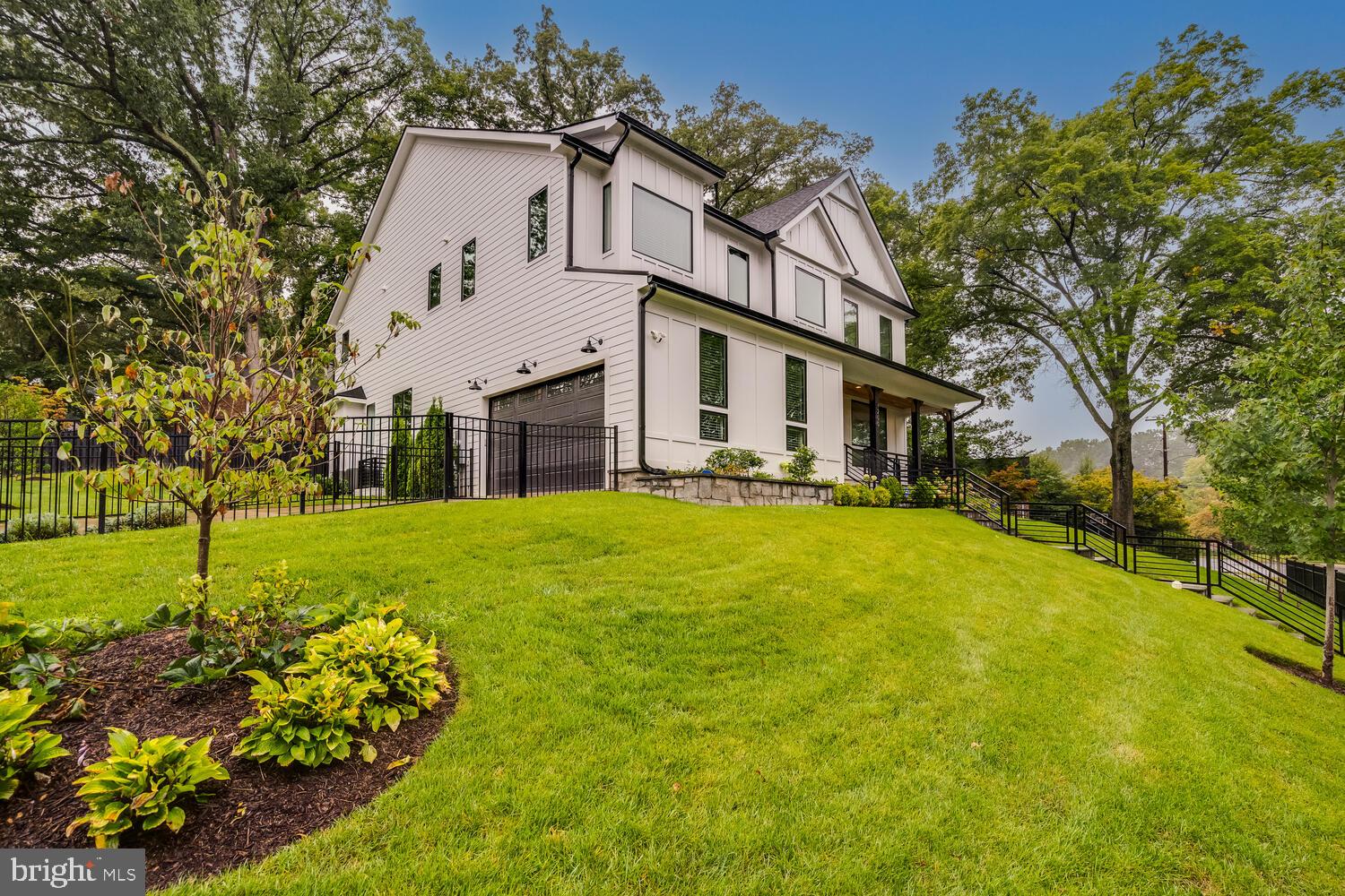 GOLF CLUB MANOR - Residential