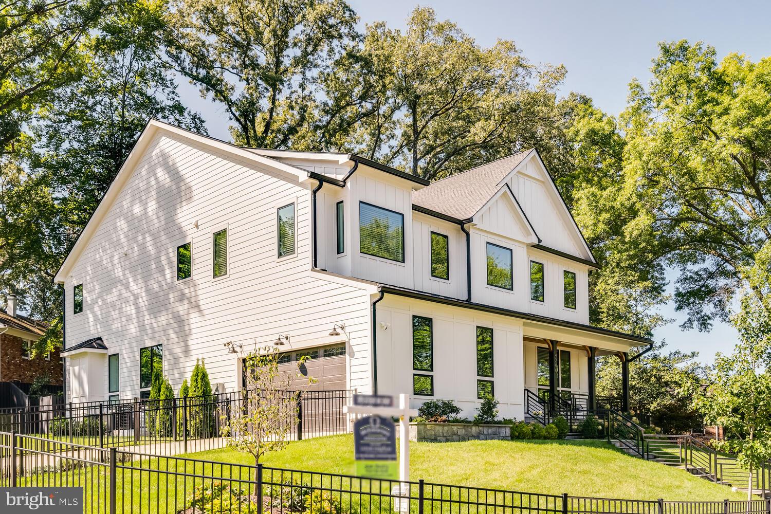GOLF CLUB MANOR - Residential