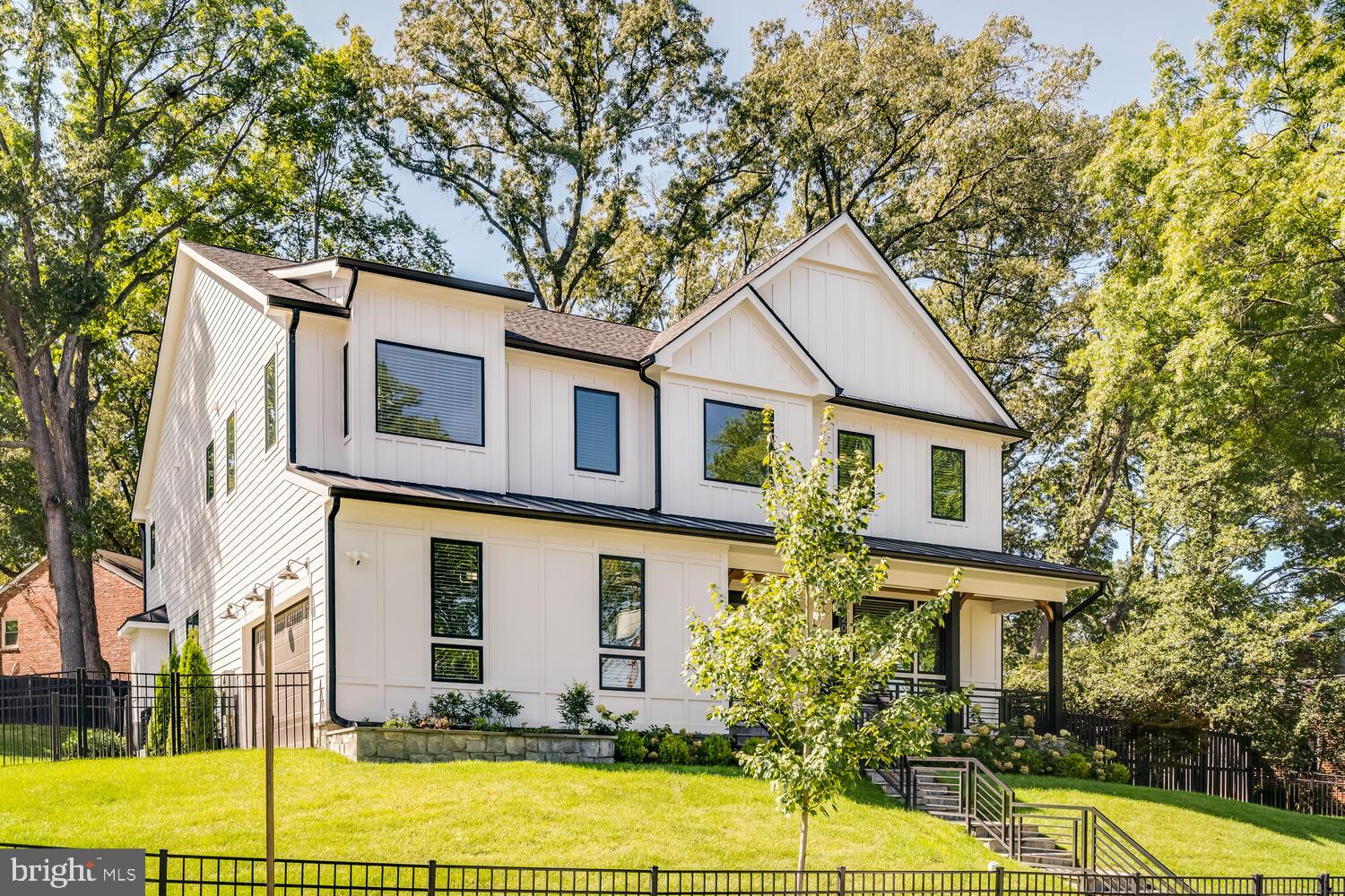 GOLF CLUB MANOR - Residential
