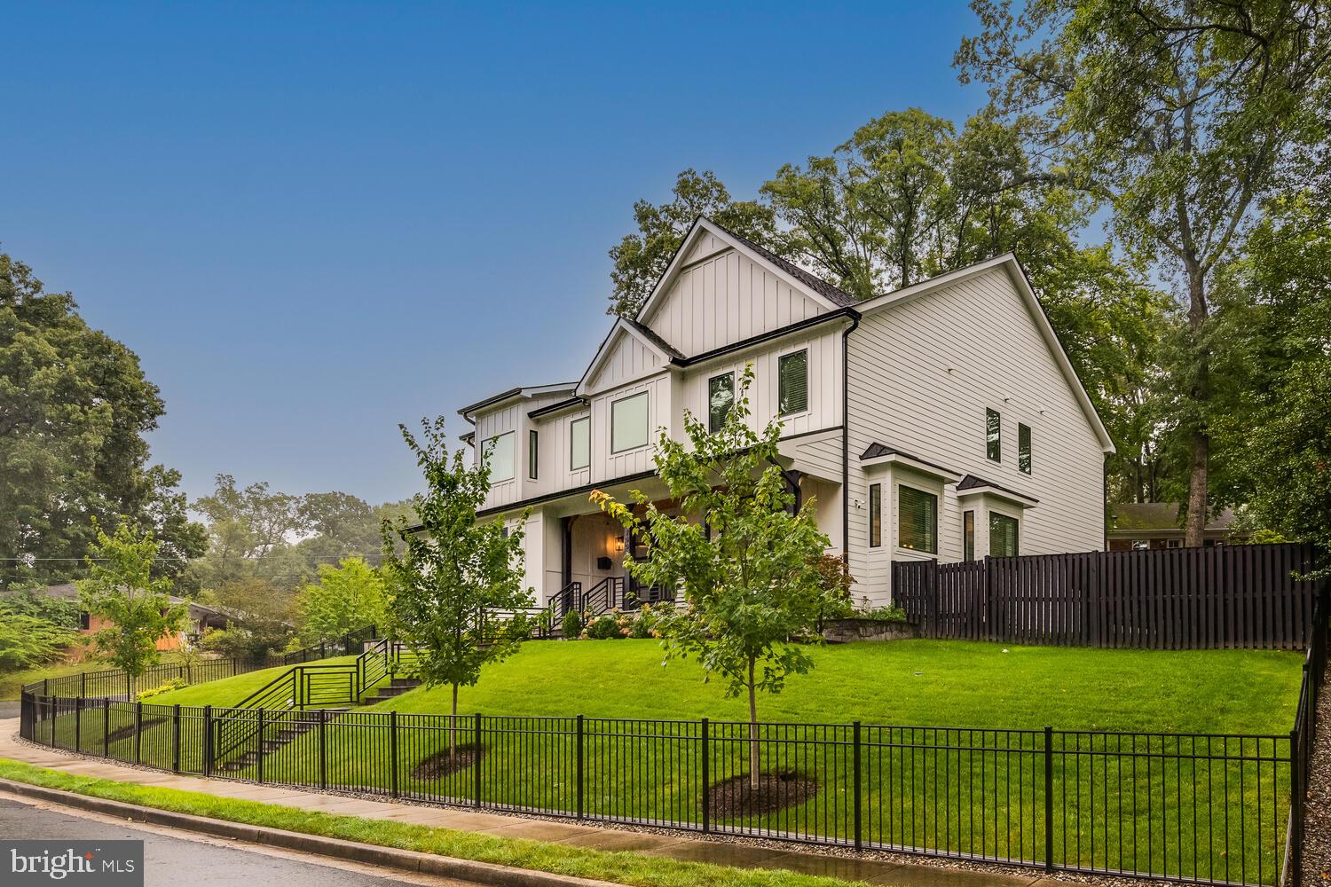 GOLF CLUB MANOR - Residential