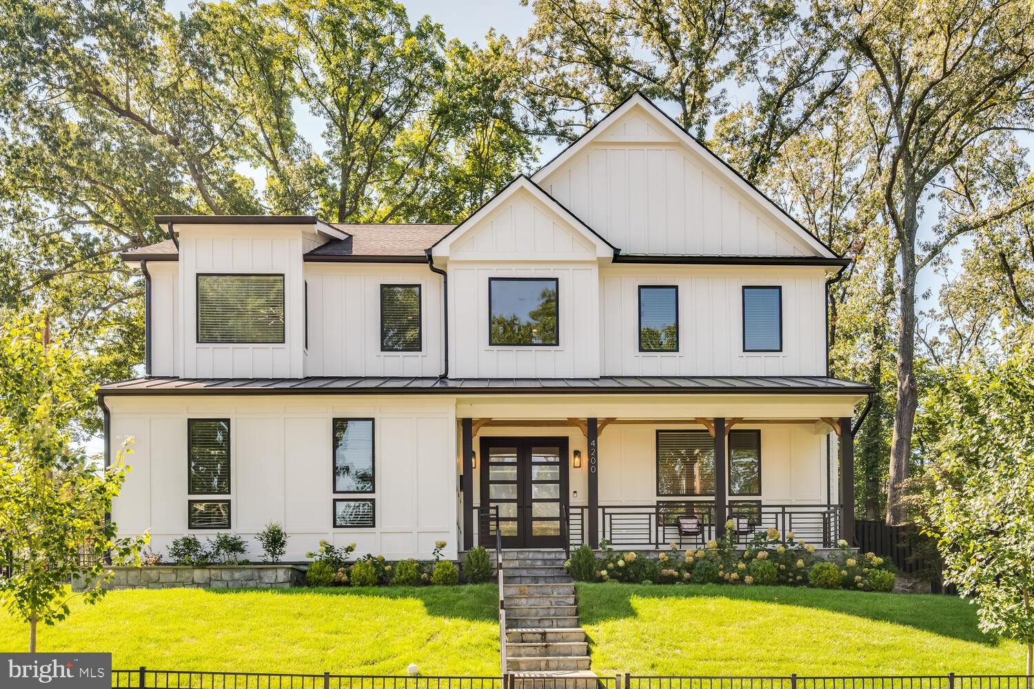 GOLF CLUB MANOR - Residential