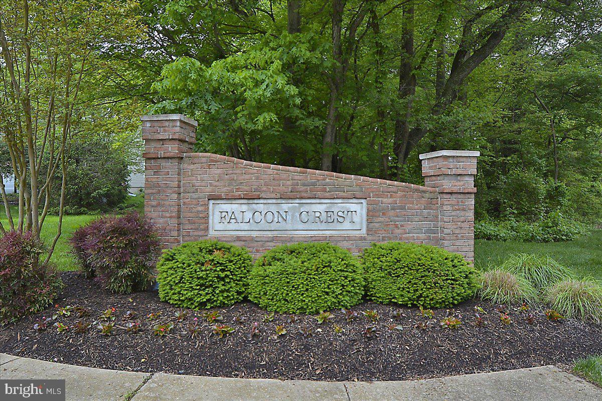 FALCON CREST - Residential