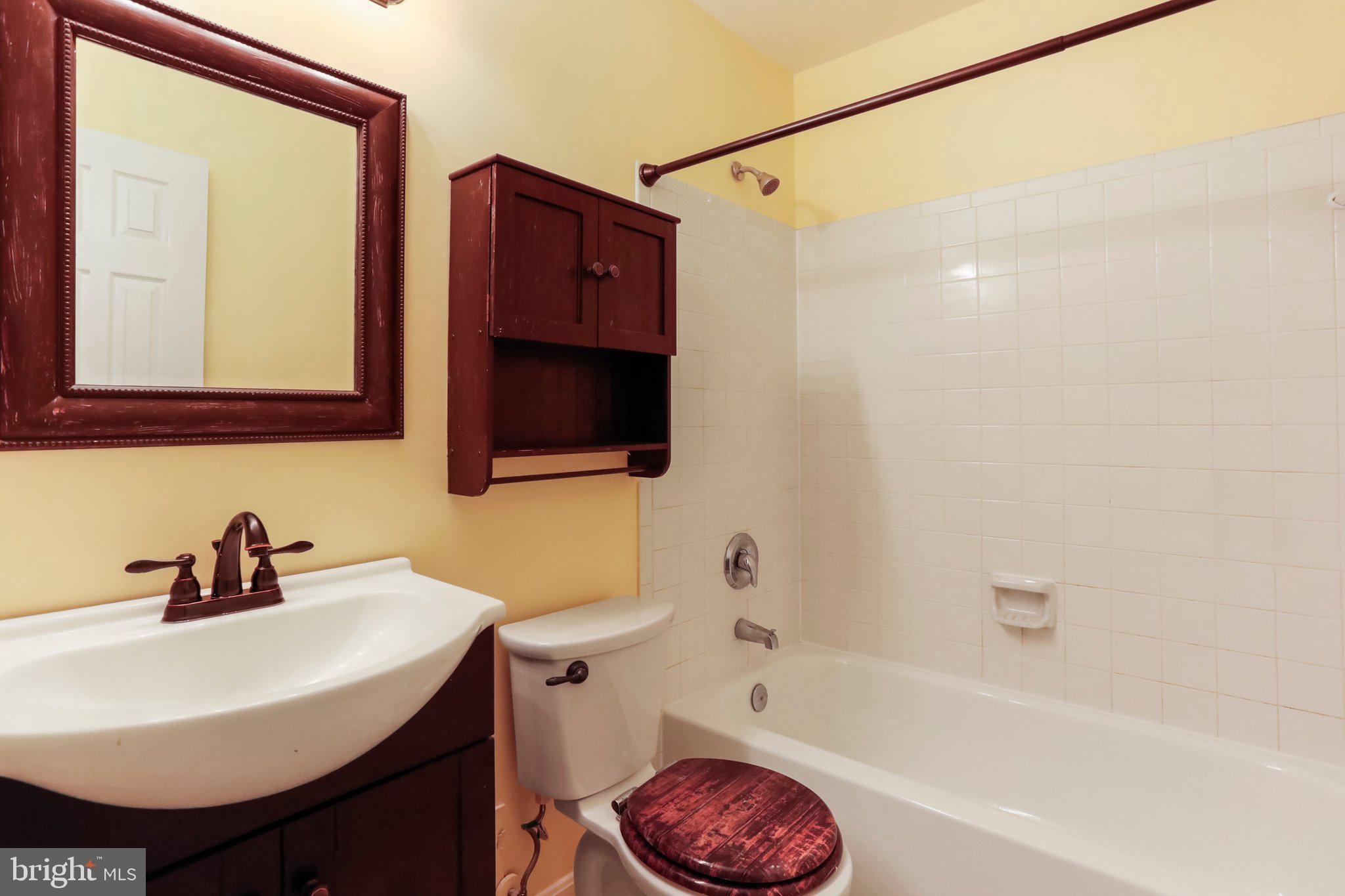 LONGSTREET COMMONS - Residential