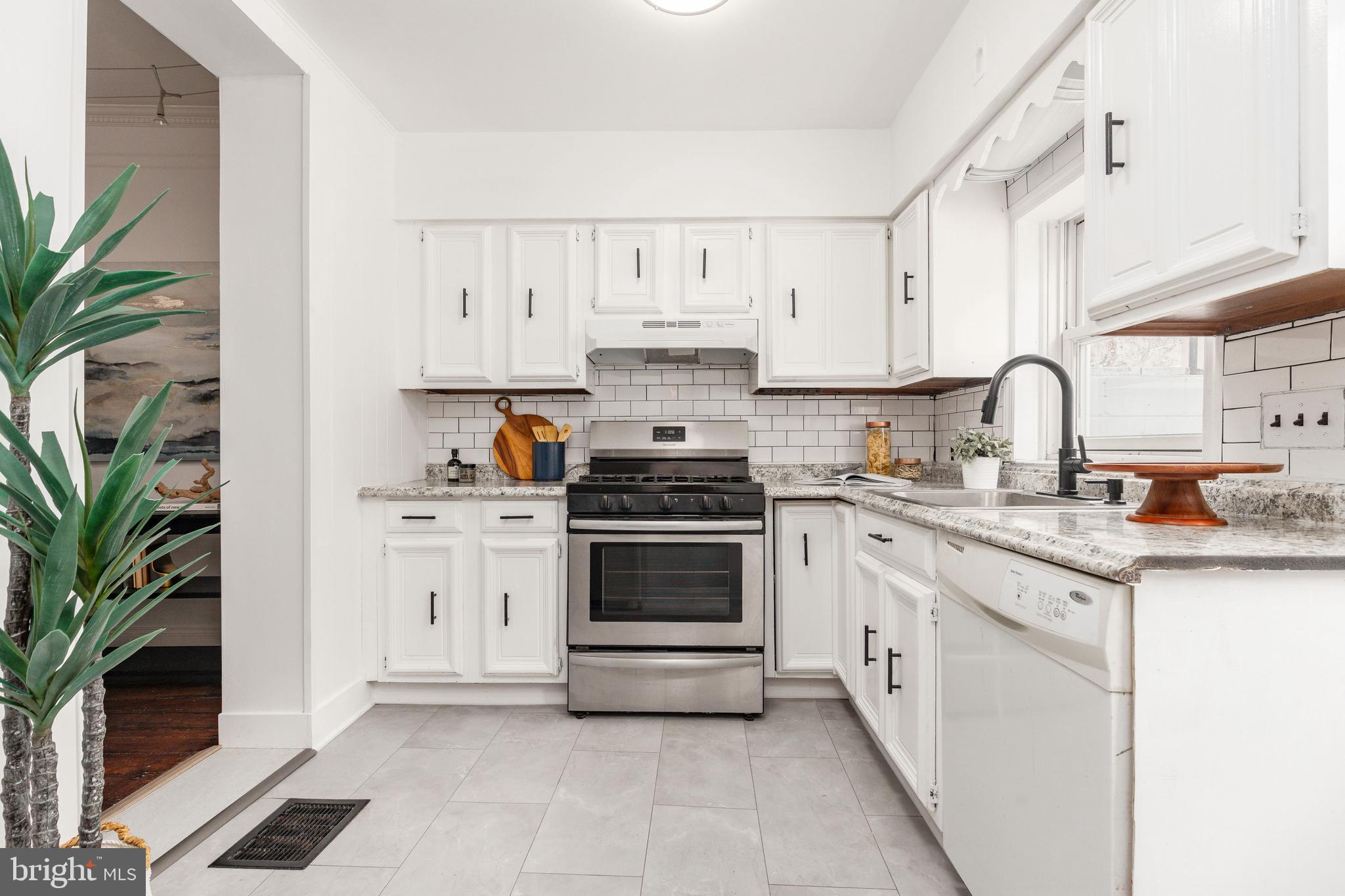 QUEEN VILLAGE - Residential