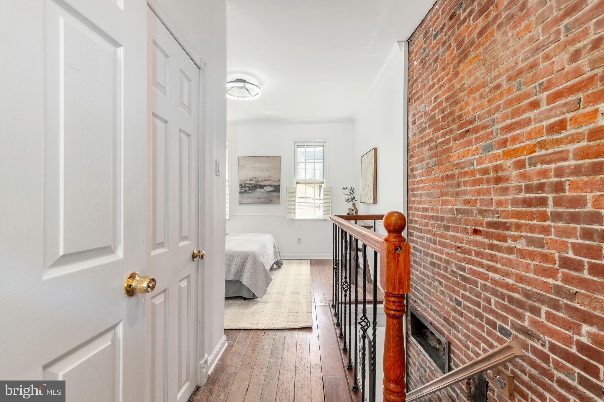 QUEEN VILLAGE - Residential