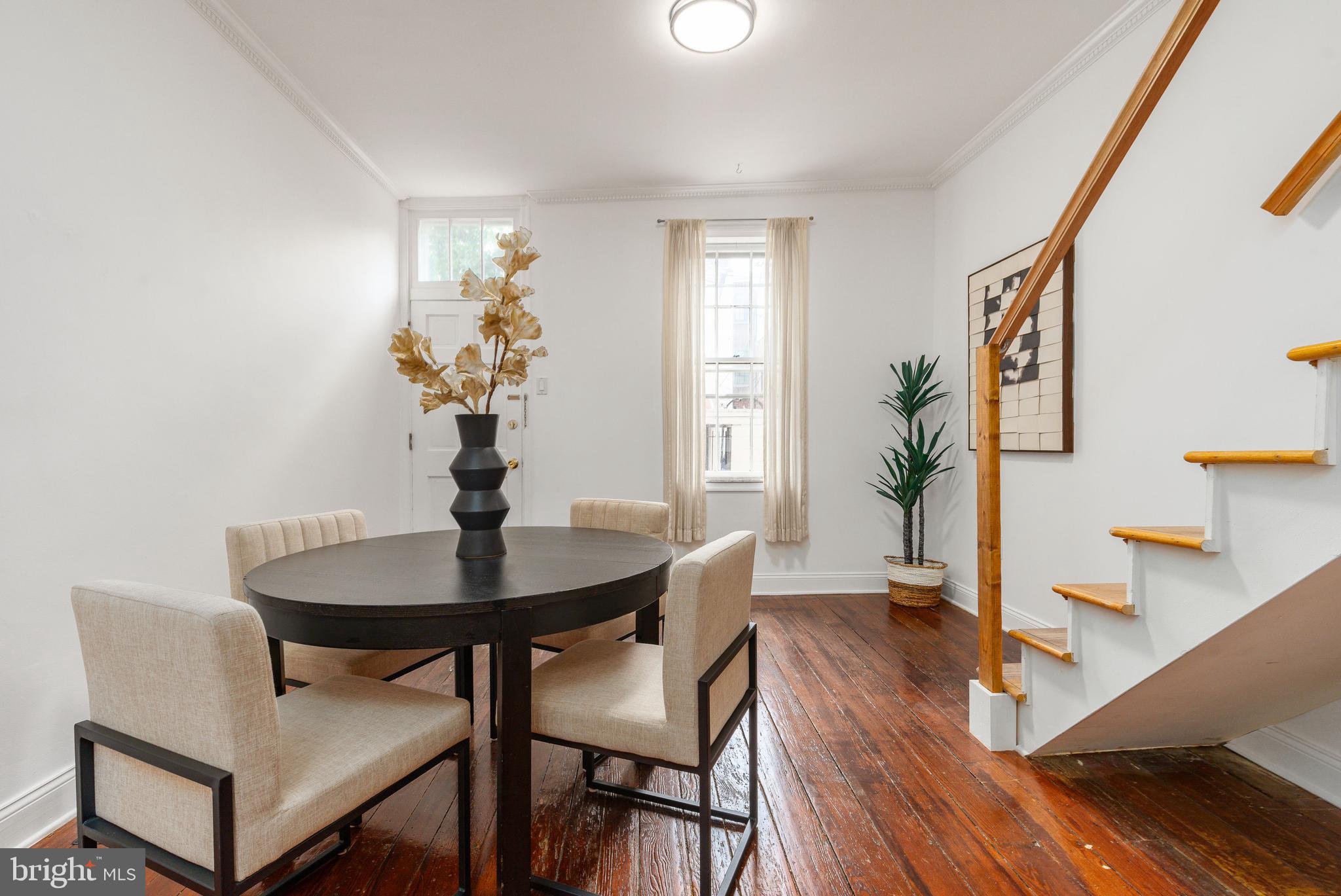 QUEEN VILLAGE - Residential