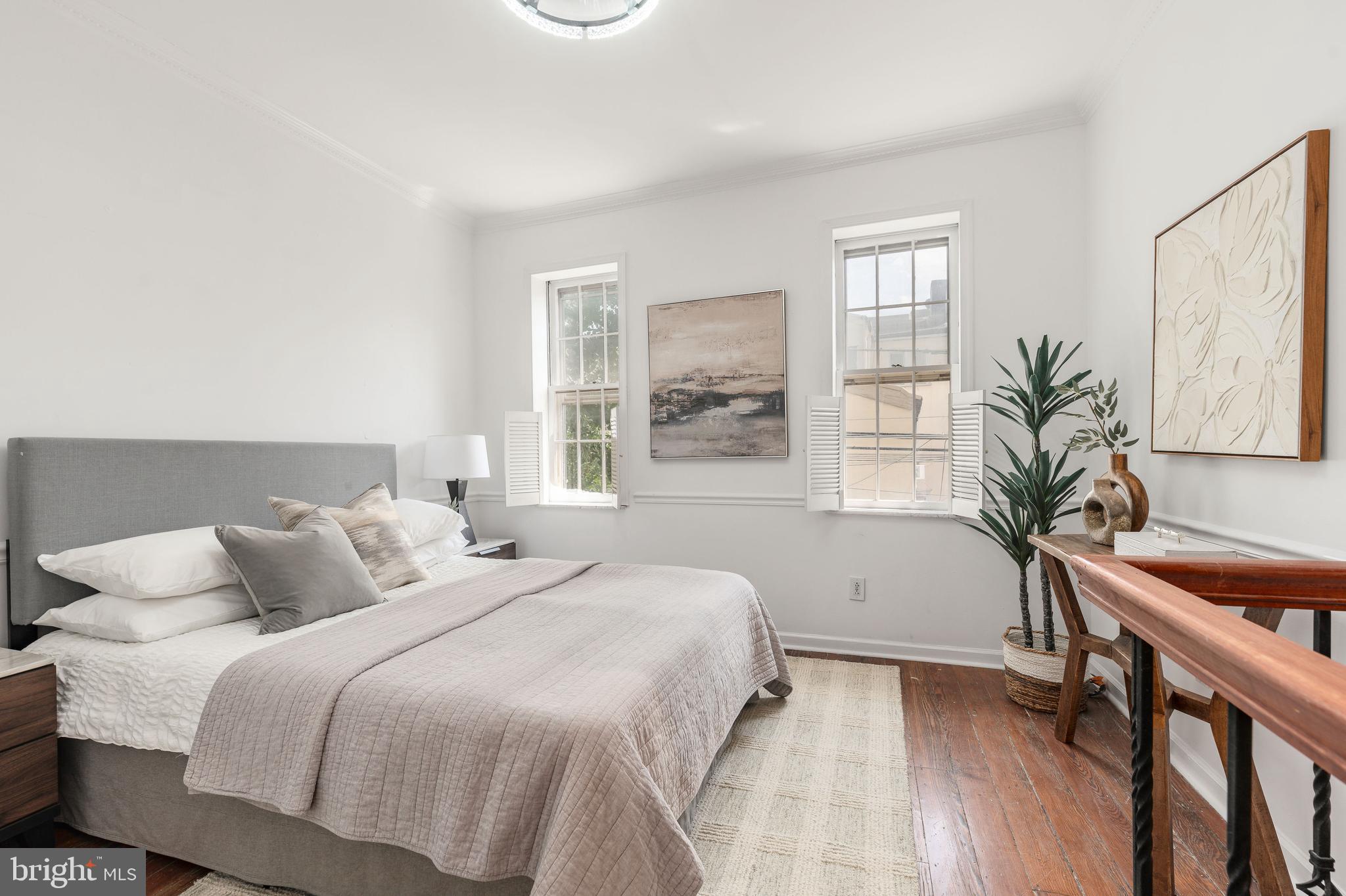 QUEEN VILLAGE - Residential