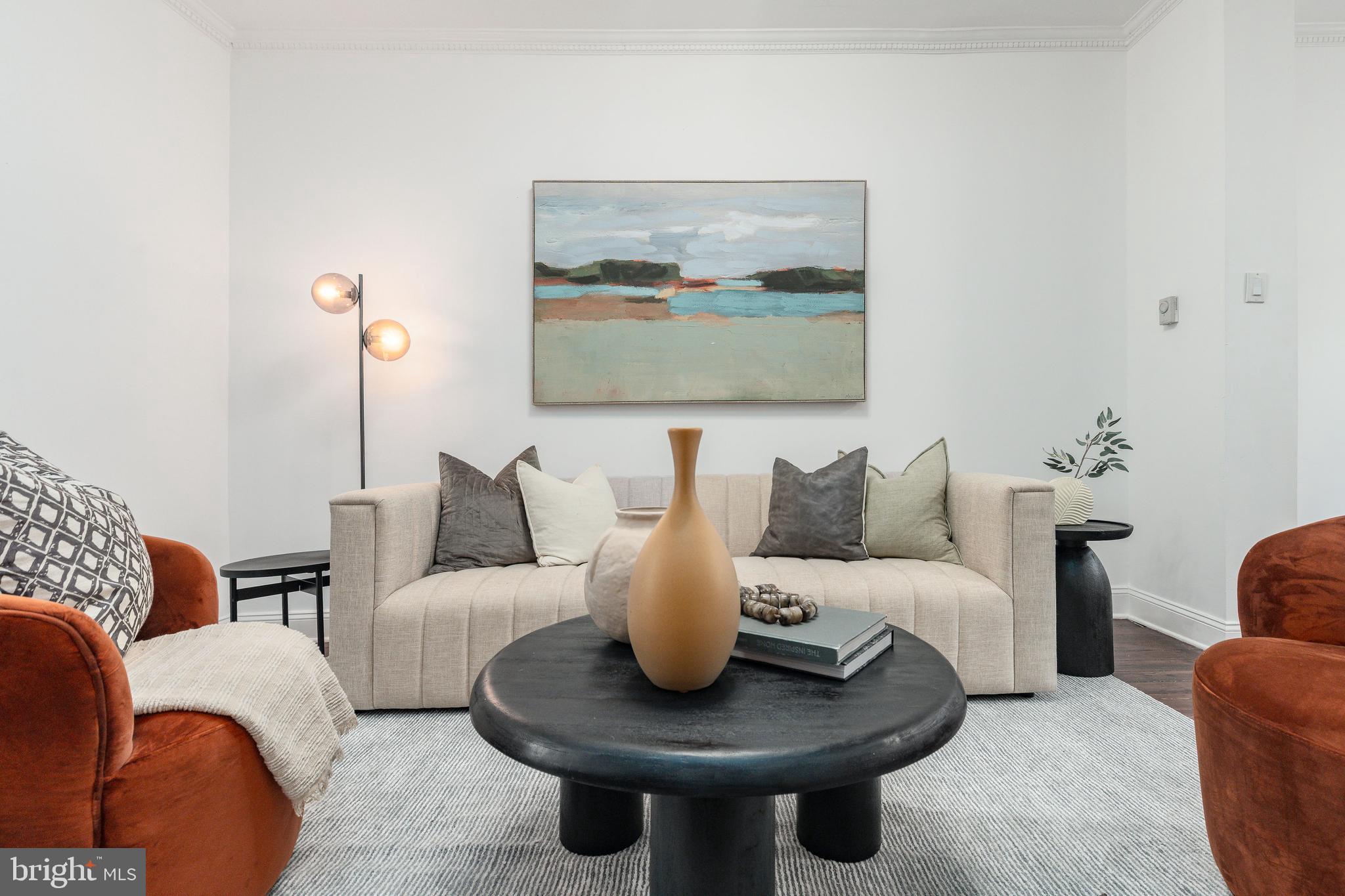 QUEEN VILLAGE - Residential
